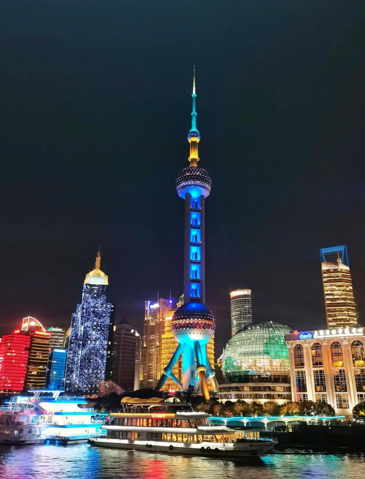 Shanghai Pier 16: Classic River Cruise & Skyline