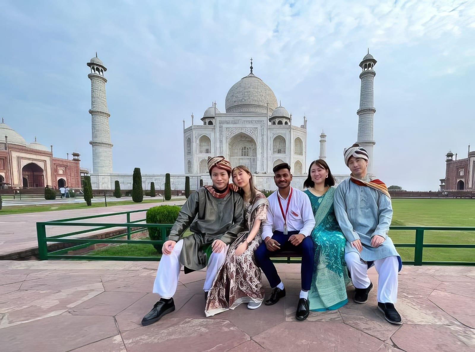 Delhi: Taj Mahal Sunrise Private Tour & Skip-the-Line Ticket