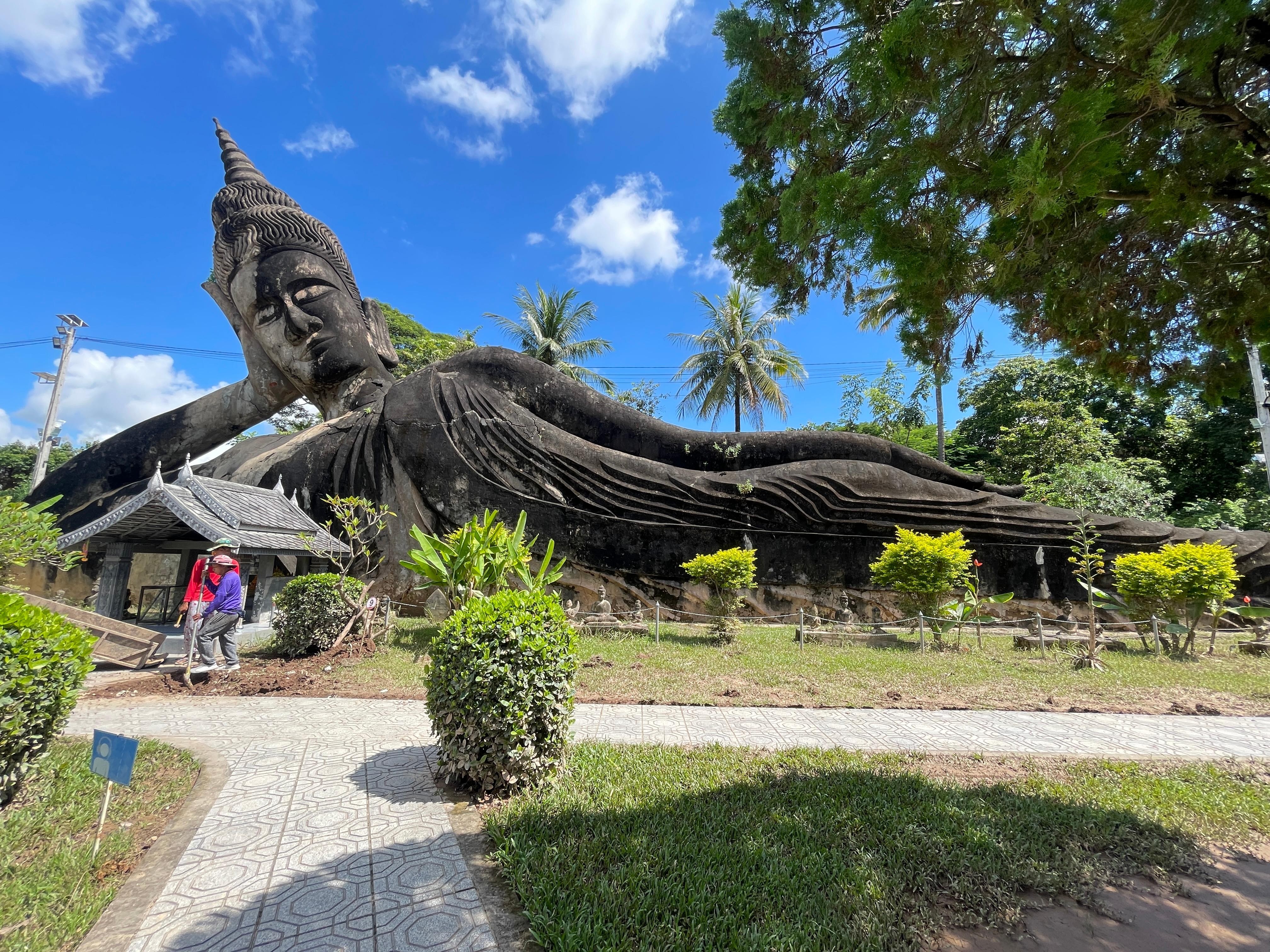 Vientiane: Half-Day City Tour with Patuxai and Buddha Park