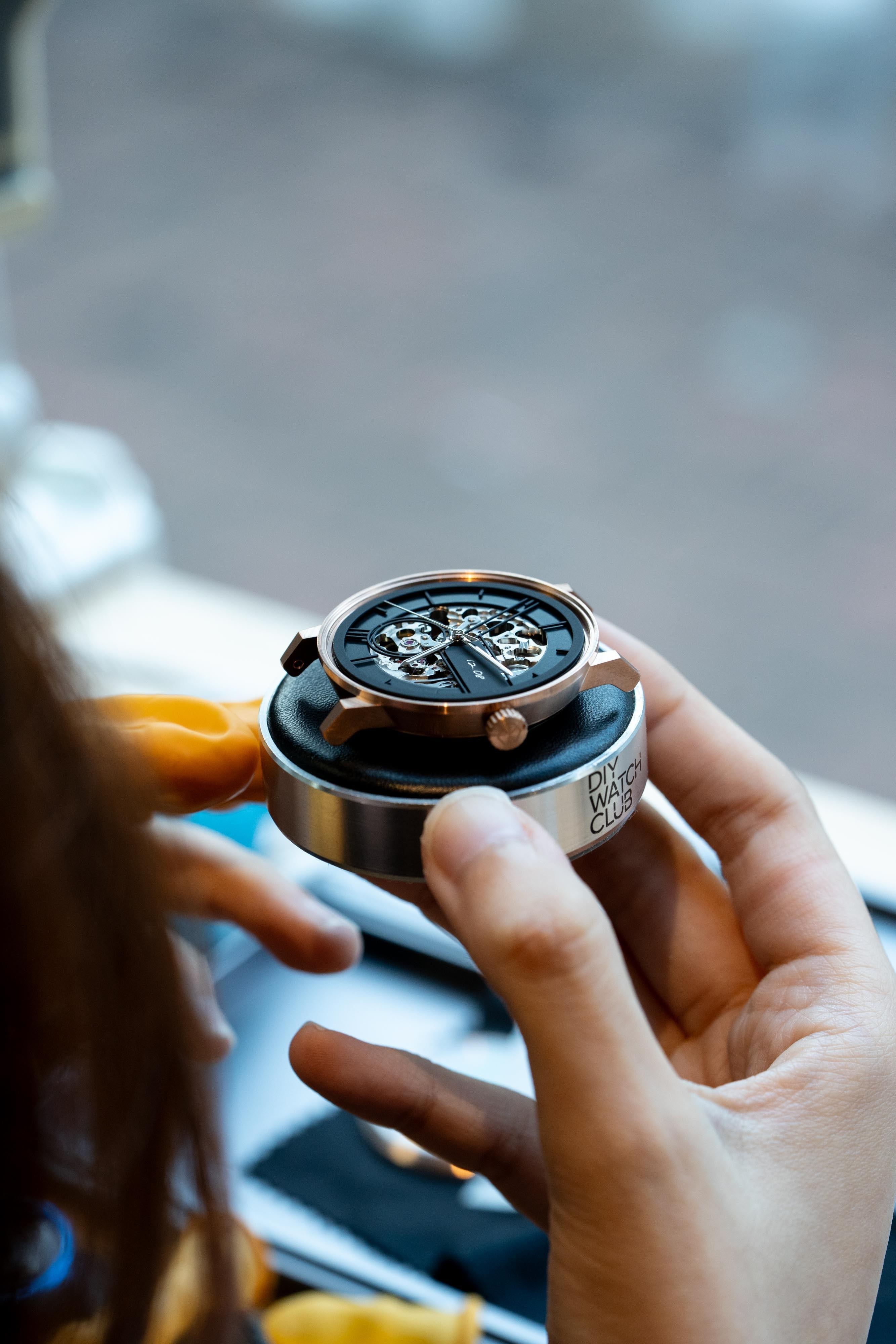 Hong Kong: Mechanical Watchmaking Workshop with Eng Guide 2