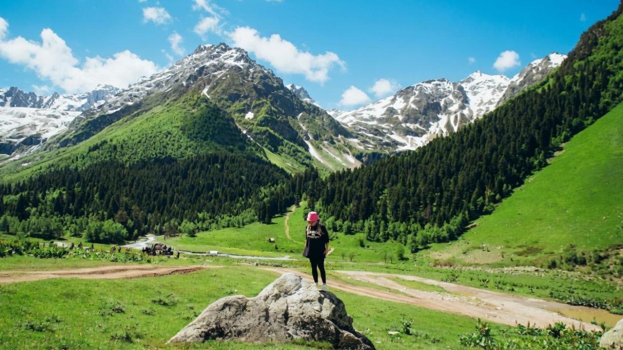 Tbilisi to Ananuri Gudauri Kazbegi & Gergeti Group Day Trip 2