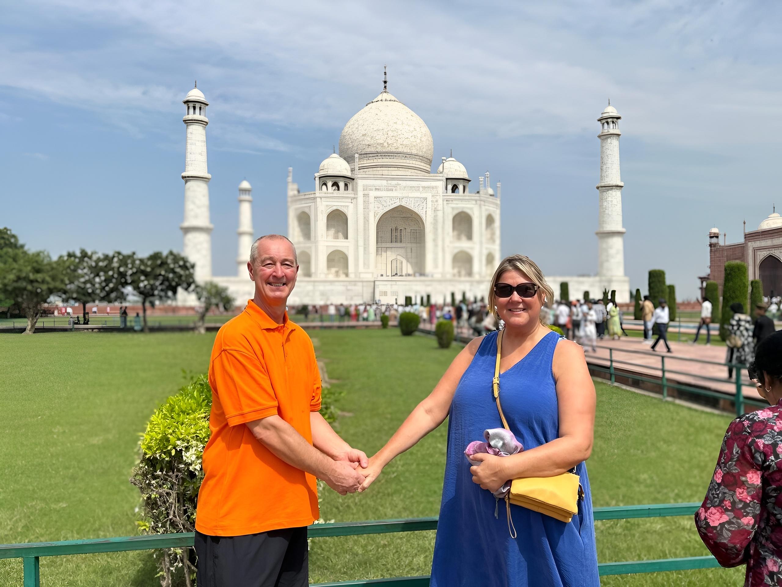 Taj Mahal: Guided Tour with Skip The Line Entry Tickets (3-Hour)