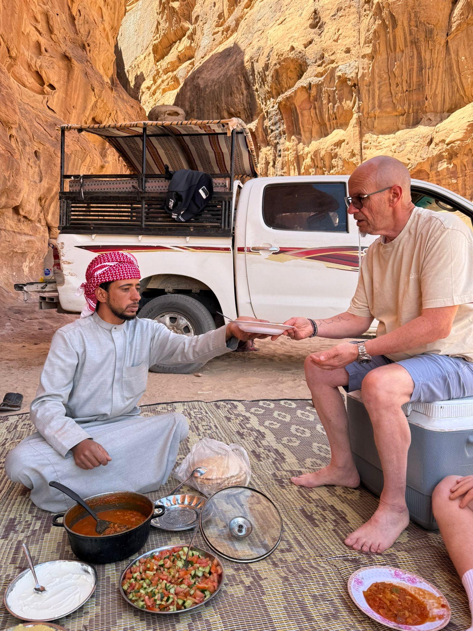 Wadi Rum: Jeep Tour, Hike, Bedouin Visit, and Meal 2