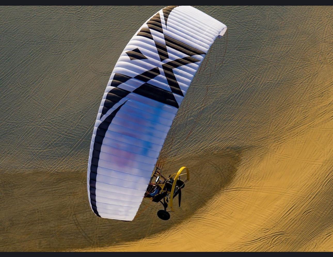 Doha: Paratrike Flight over Sealine Desert with Pickup