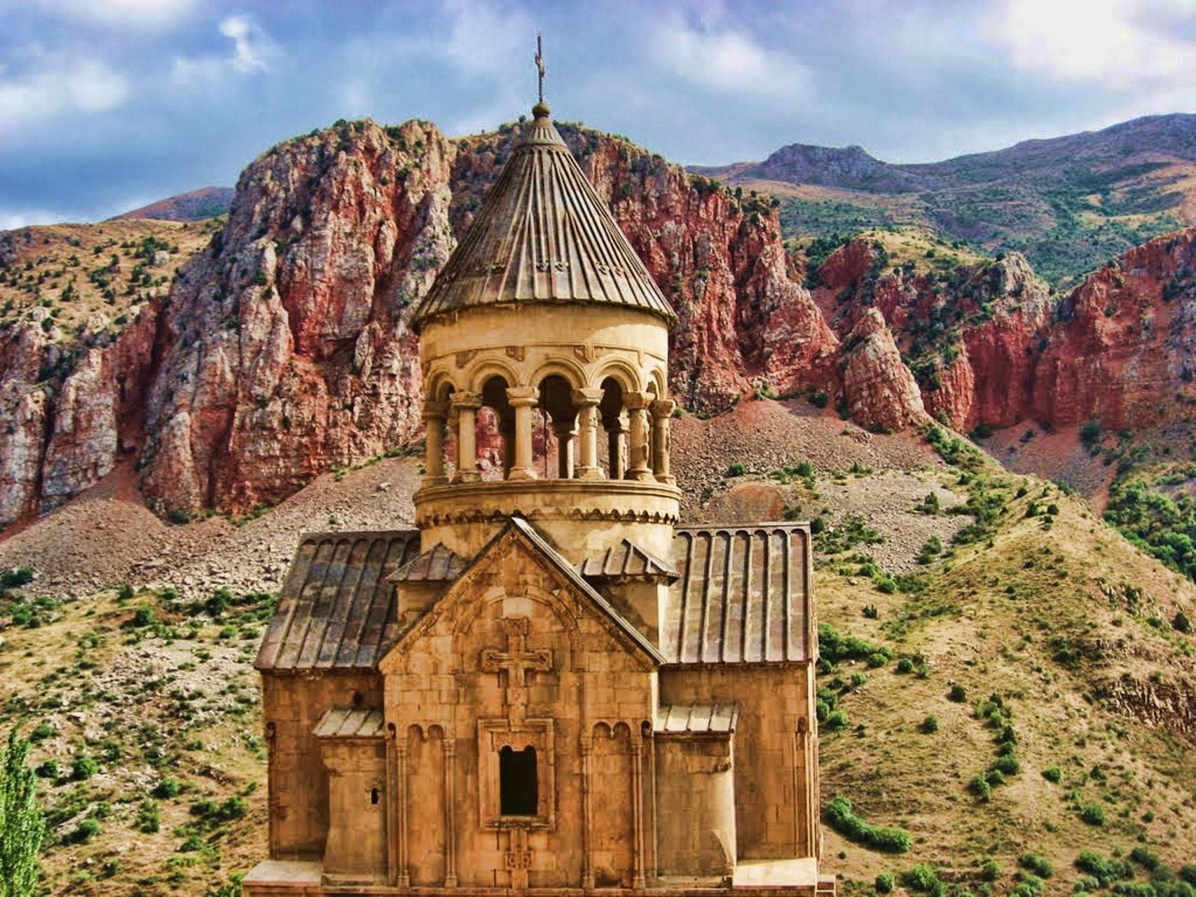 Tour from Yerevan: Khor Virap, Birds Cave, Noravank, Jermuk 3
