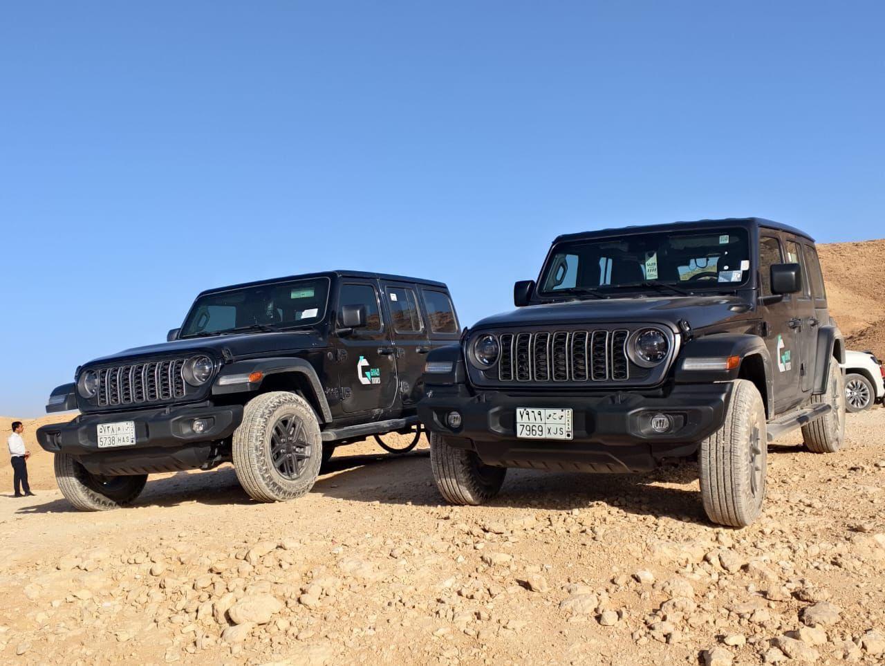 Riyadh: Red Sands Desert Safari with 4x4 Ride 2