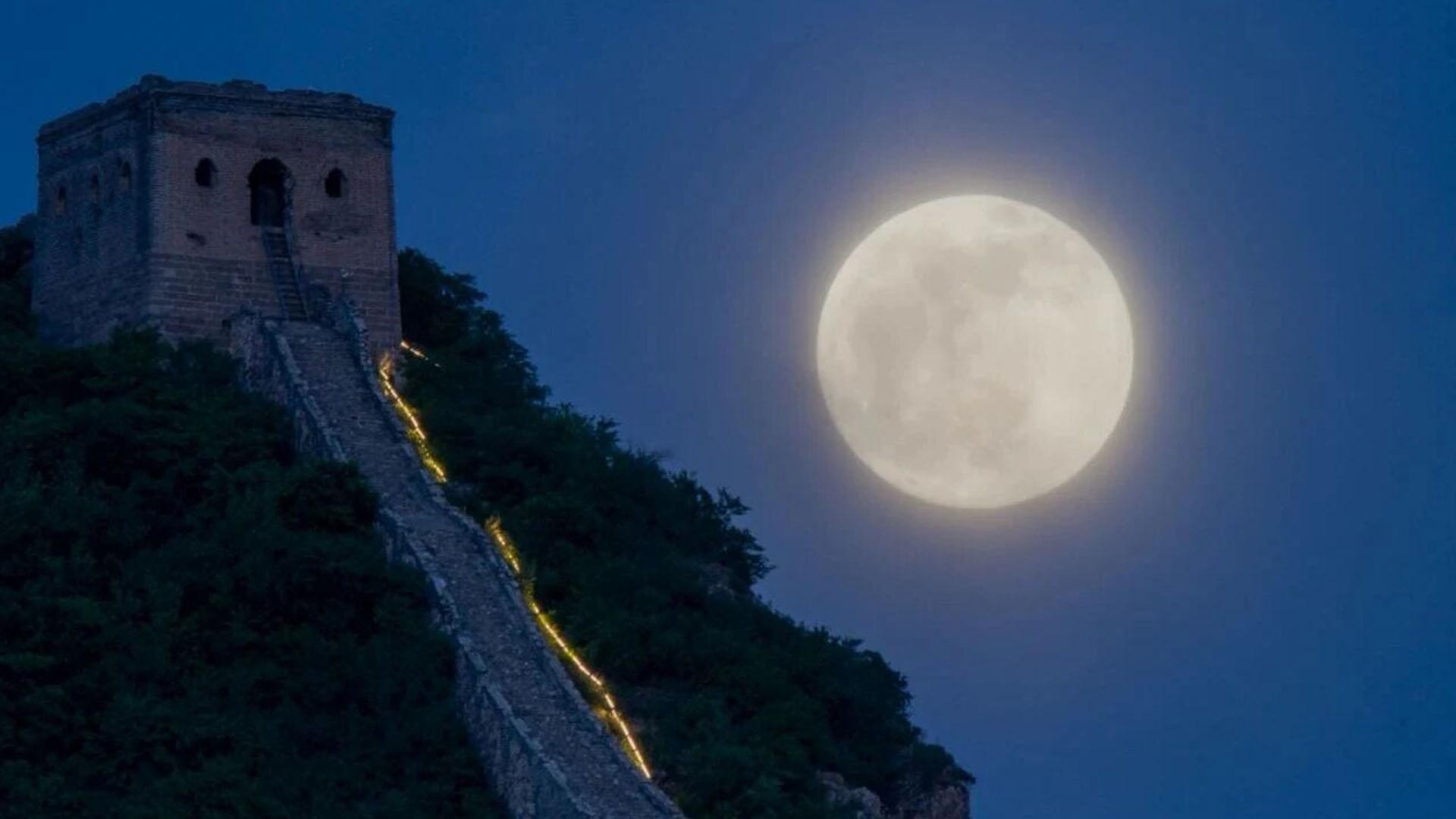 Beijing Gubei Water Town & Illuminated Great Wall Night Tour 3