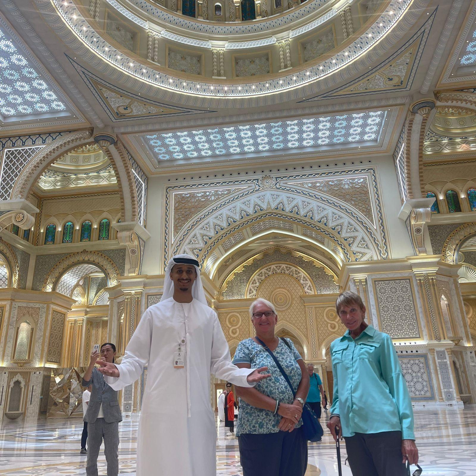 Abu Dhabi City Private Tour with Local Guide & Pickup