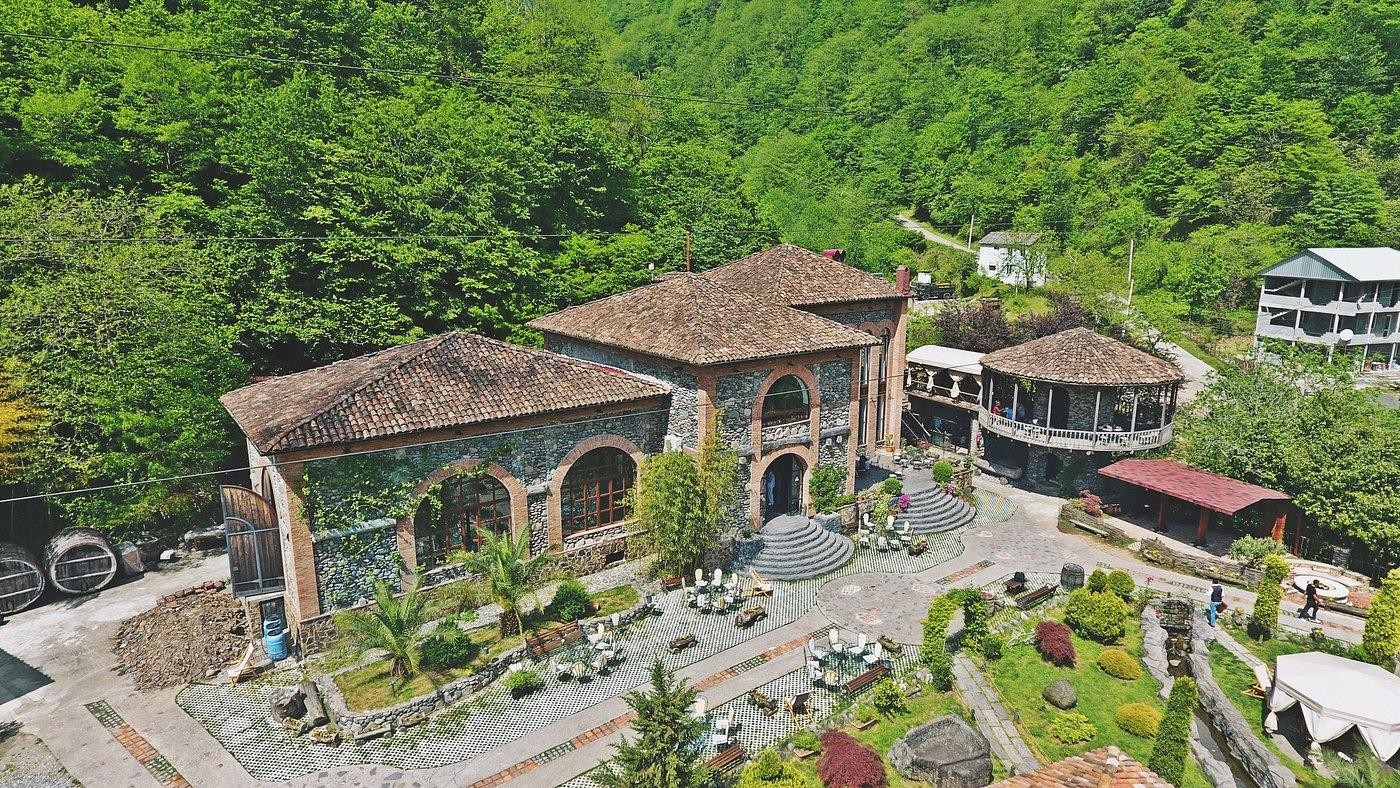 Batumi: Vineyard Tour with Wine Tasting and Lunch — guided tour in Batumi