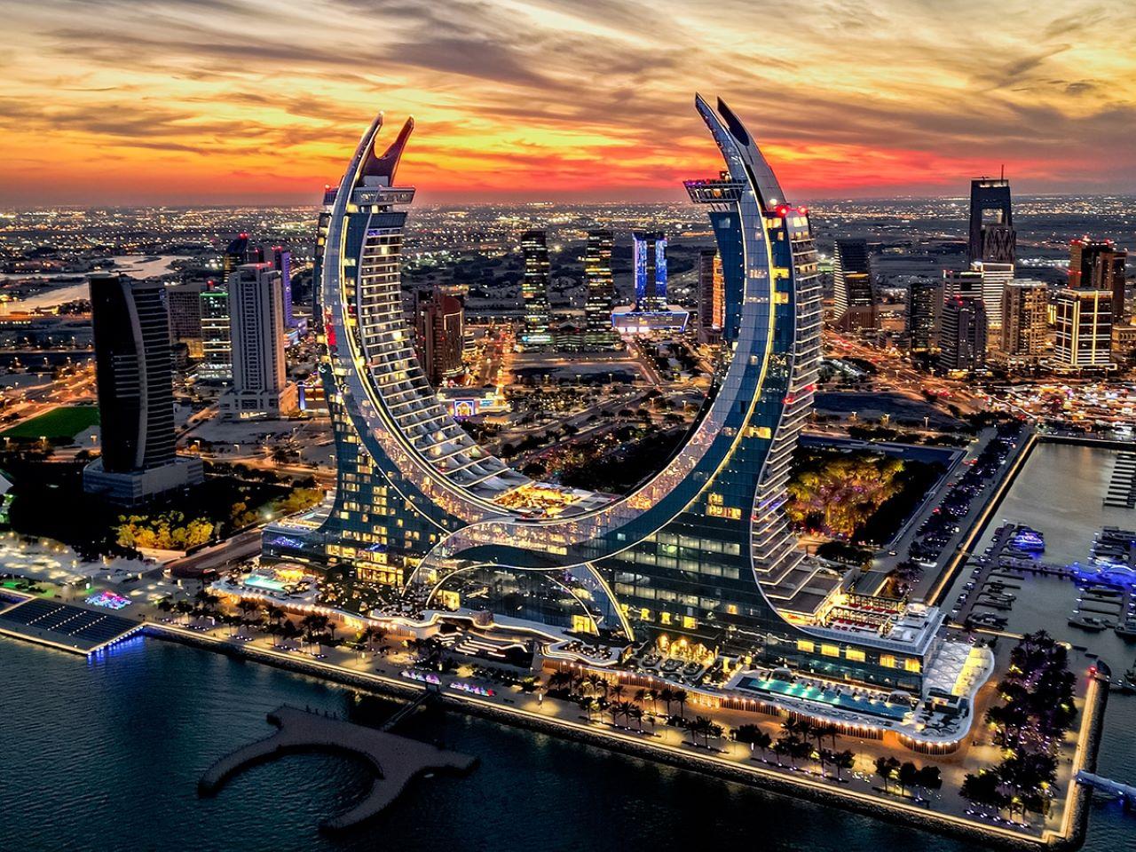 Doha: Private Transit City Tour with Museum Stop & Transfers 2