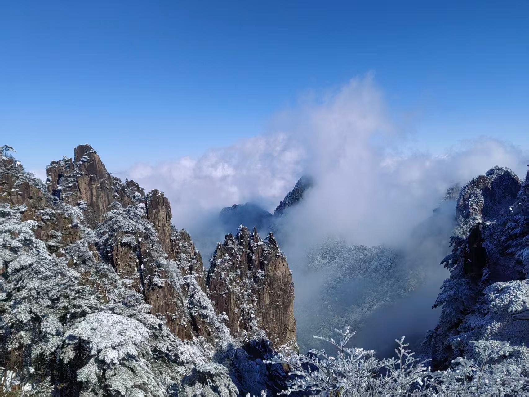 From Shanghai: Huangshan Private Day Trip by High-Speed Rail 2