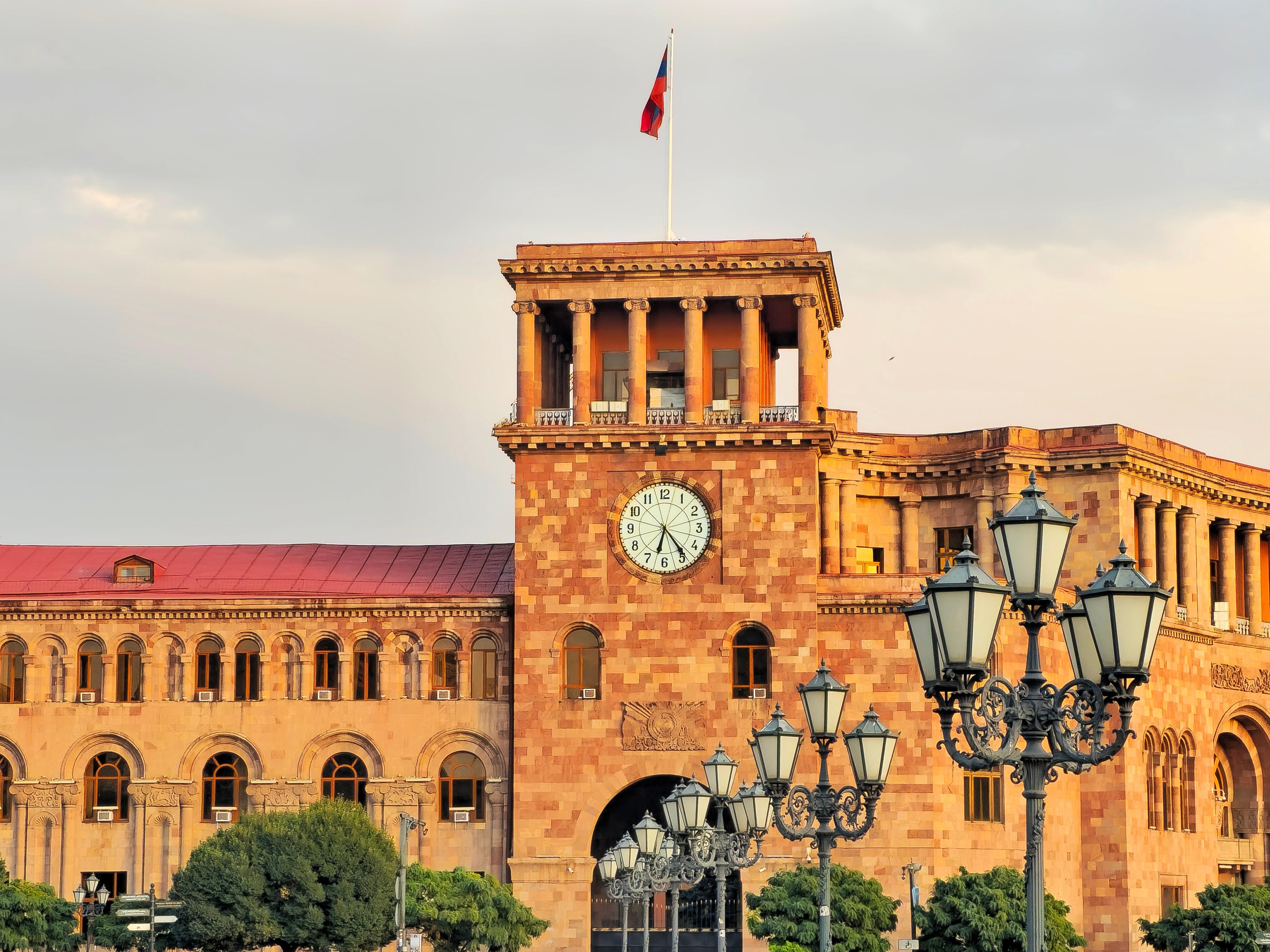 Yerevan: Armenian Language Walking Tour with Local Guide