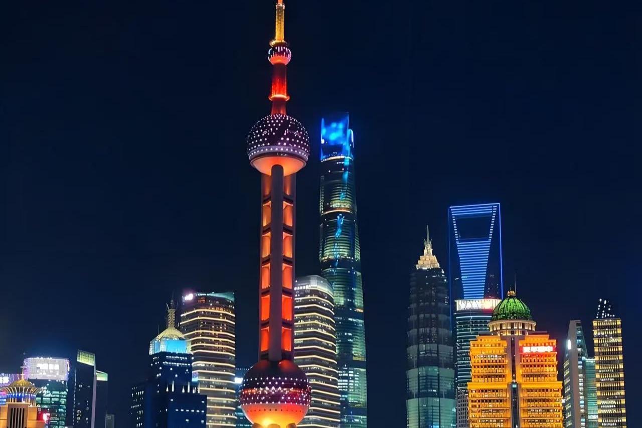 Shanghai: First-Day Helper with Food and City Route