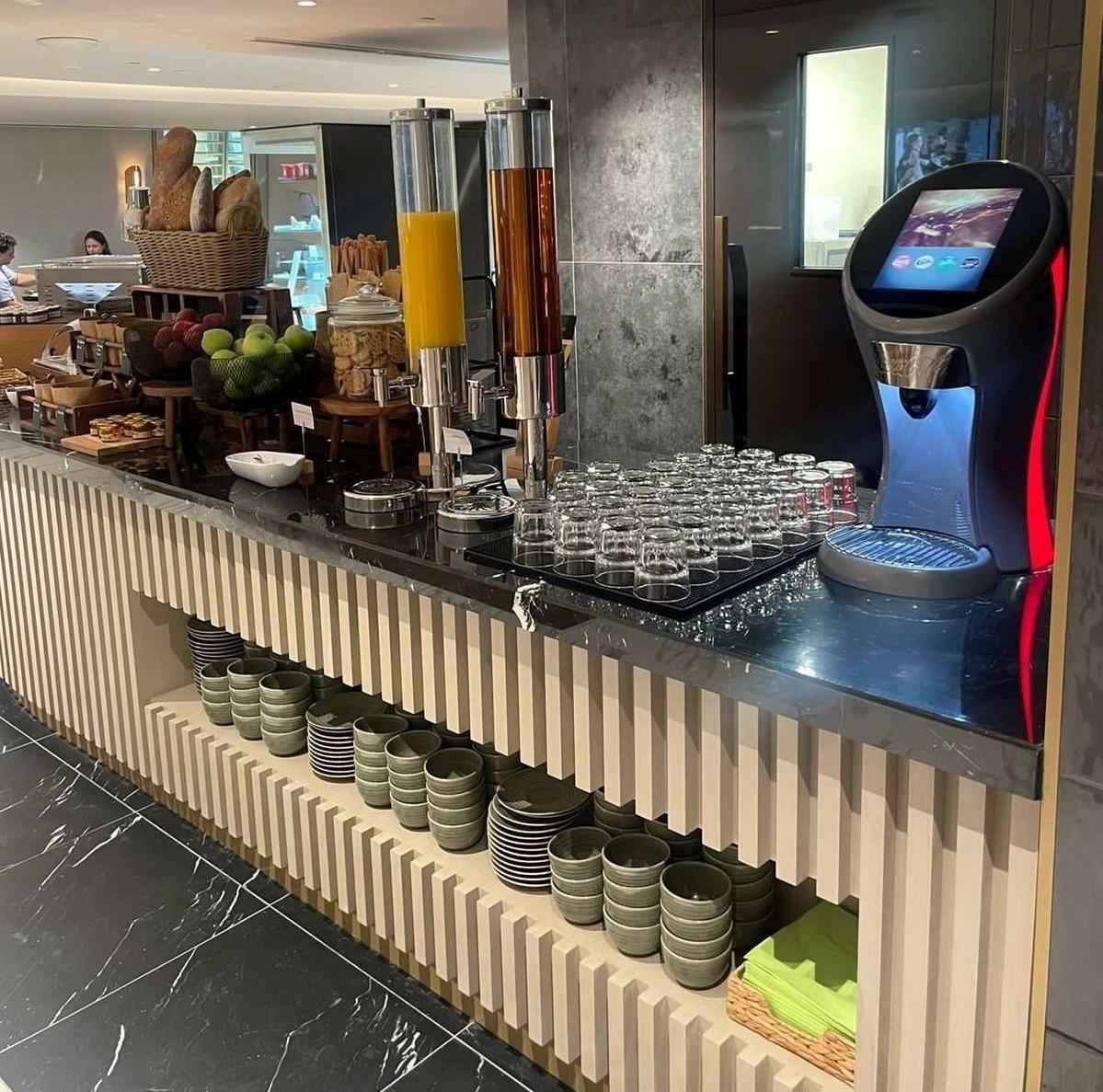 AUH Abu Dhabi International Airport: Pearl Lounge 2