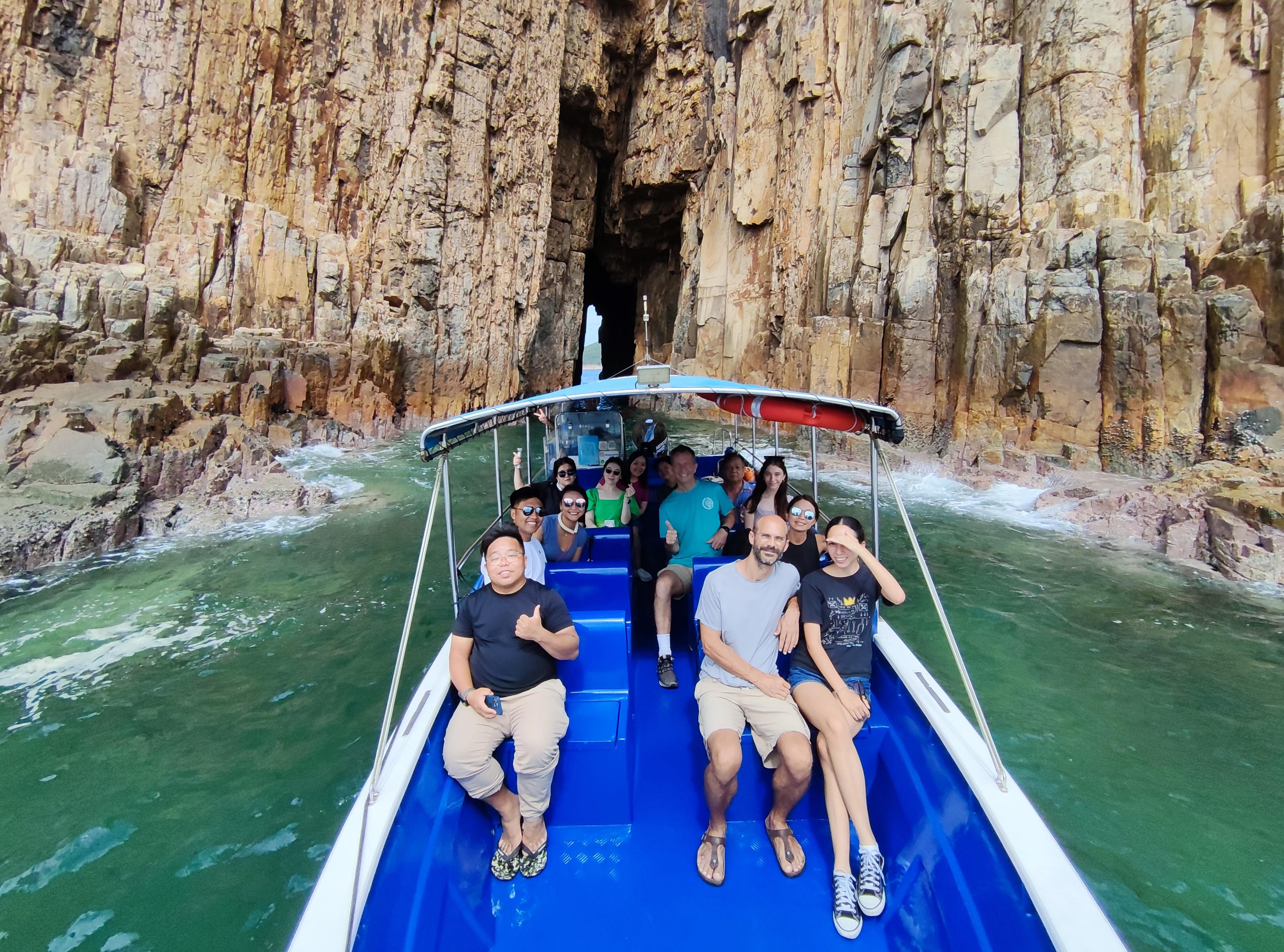 Hong Kong: Geopark Four Sea Arches Volcano Sightseeing Tour 3
