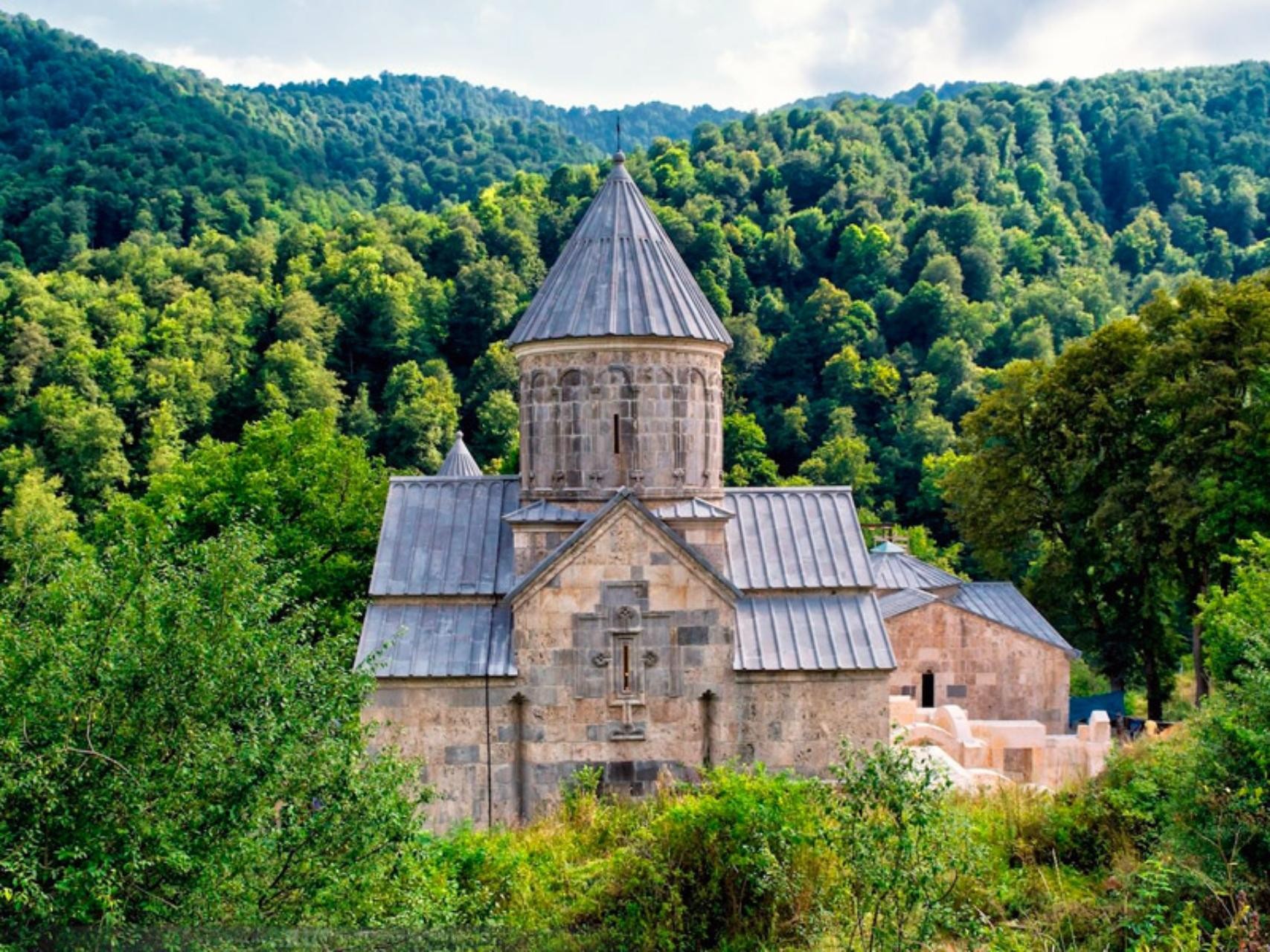 Tbilisi transfer: Sevan and Dilijan stop to or from Yerevan 3