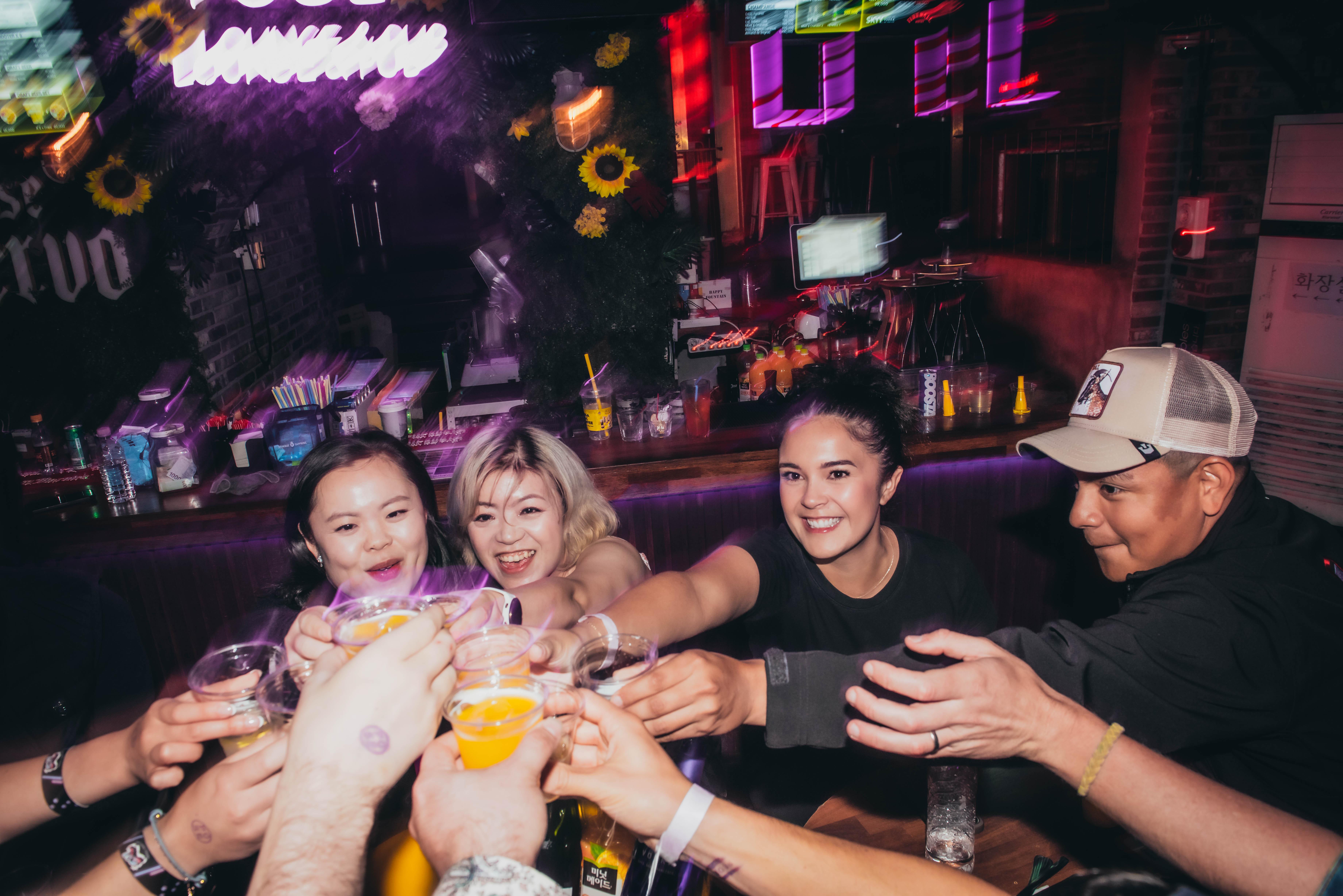 Seoul: Premium Pub Crawl with VIP Bottle Service