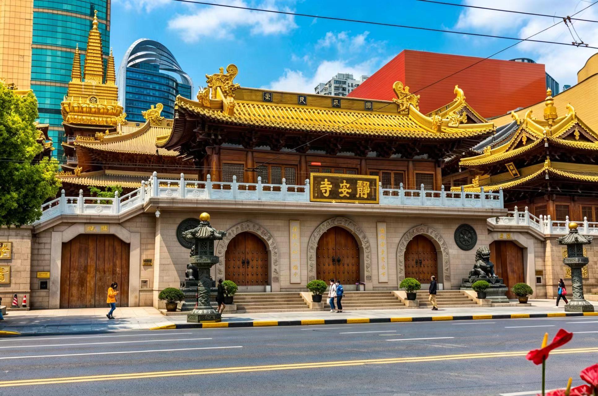 Shanghai: Jing'an Temple Ticket & Local Food Tour (Pickup) 2