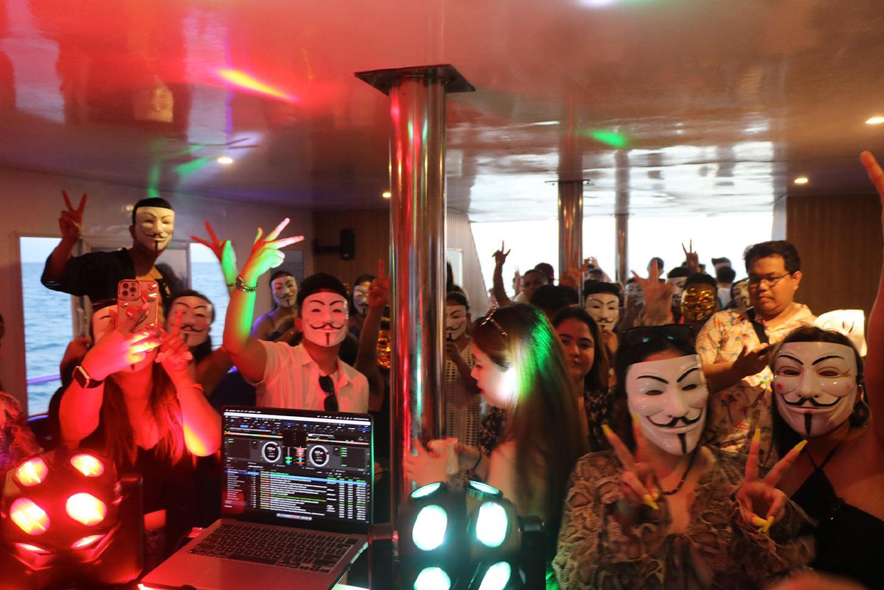 Boracay: Ultimate Party Cruise aboard the Andy World Yacht 2