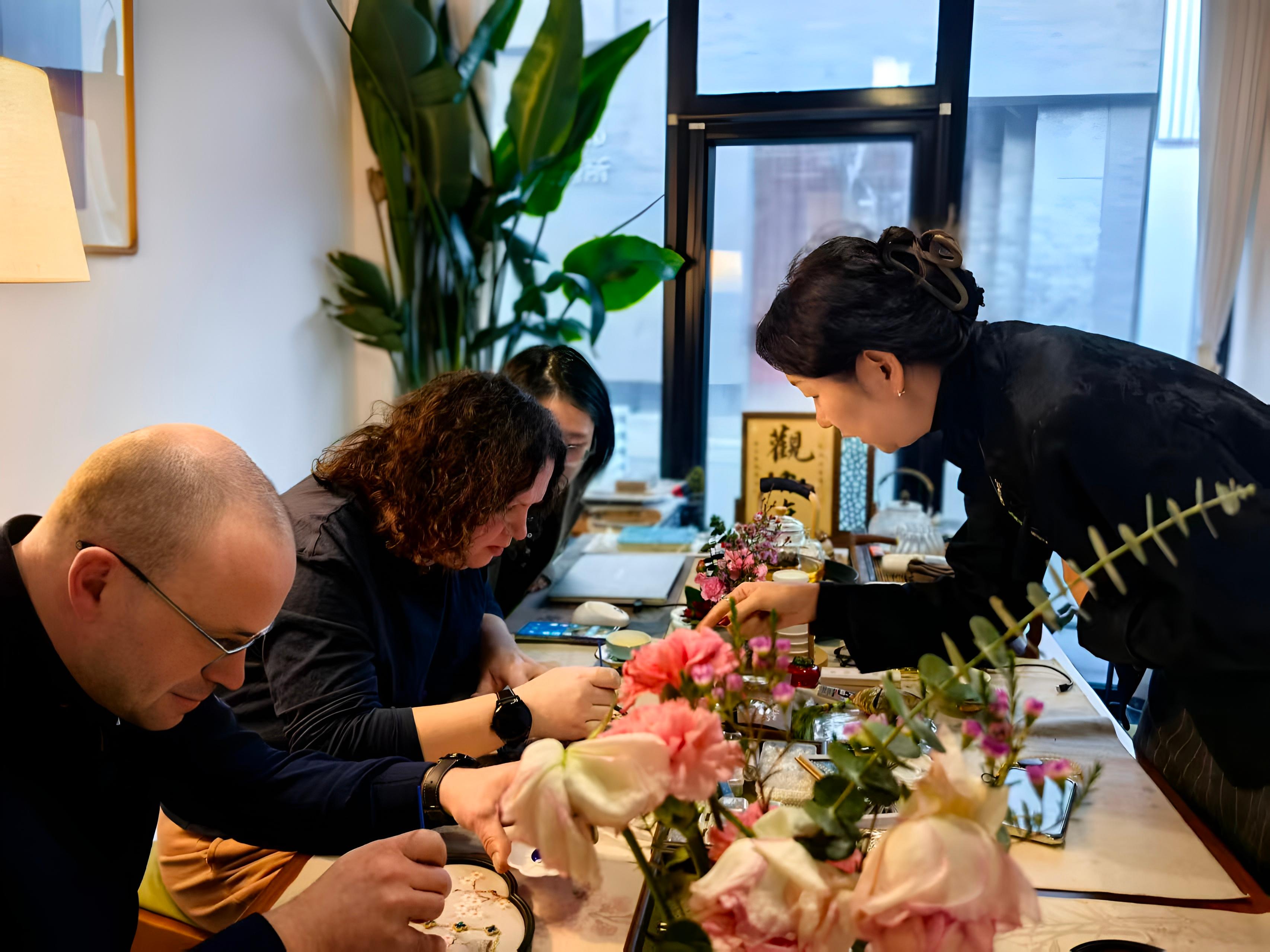 Beijing Heritage Tour: 798 Art Zone & Handcrafted Memories
