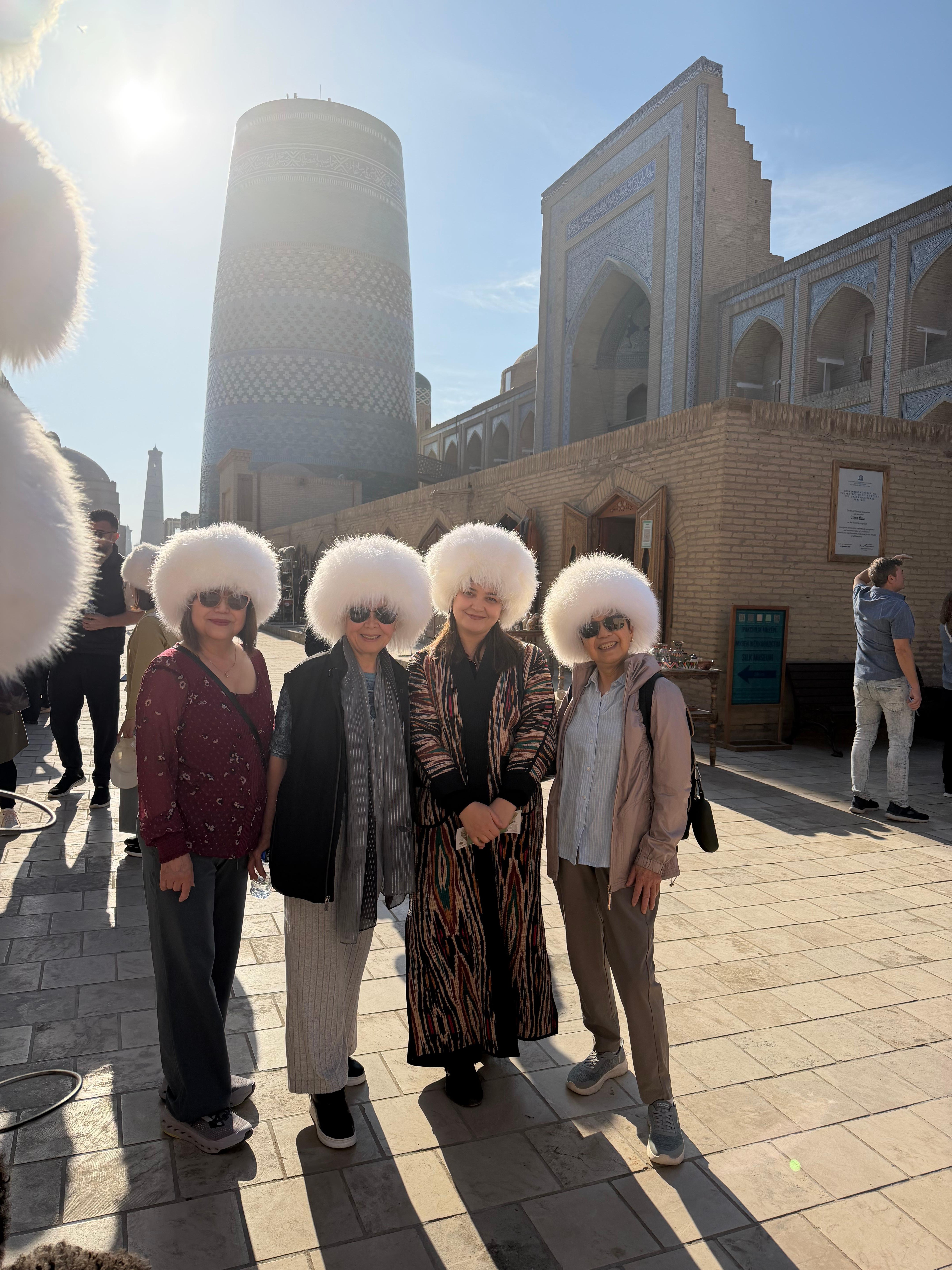 Khiva: Japanese-Language Walking Tour with Local Guide