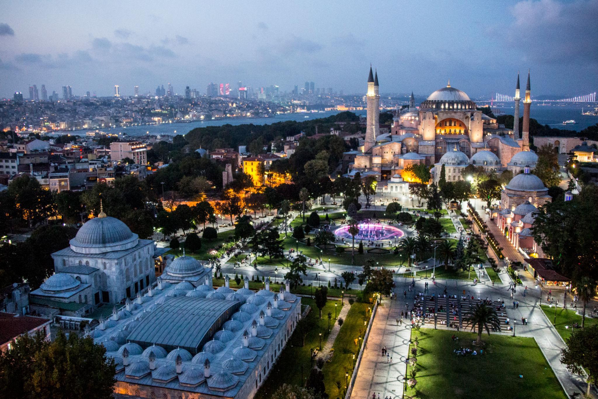 Istanbul: Hagia Sophia,Blue Mosque,Palaces by walking Tour