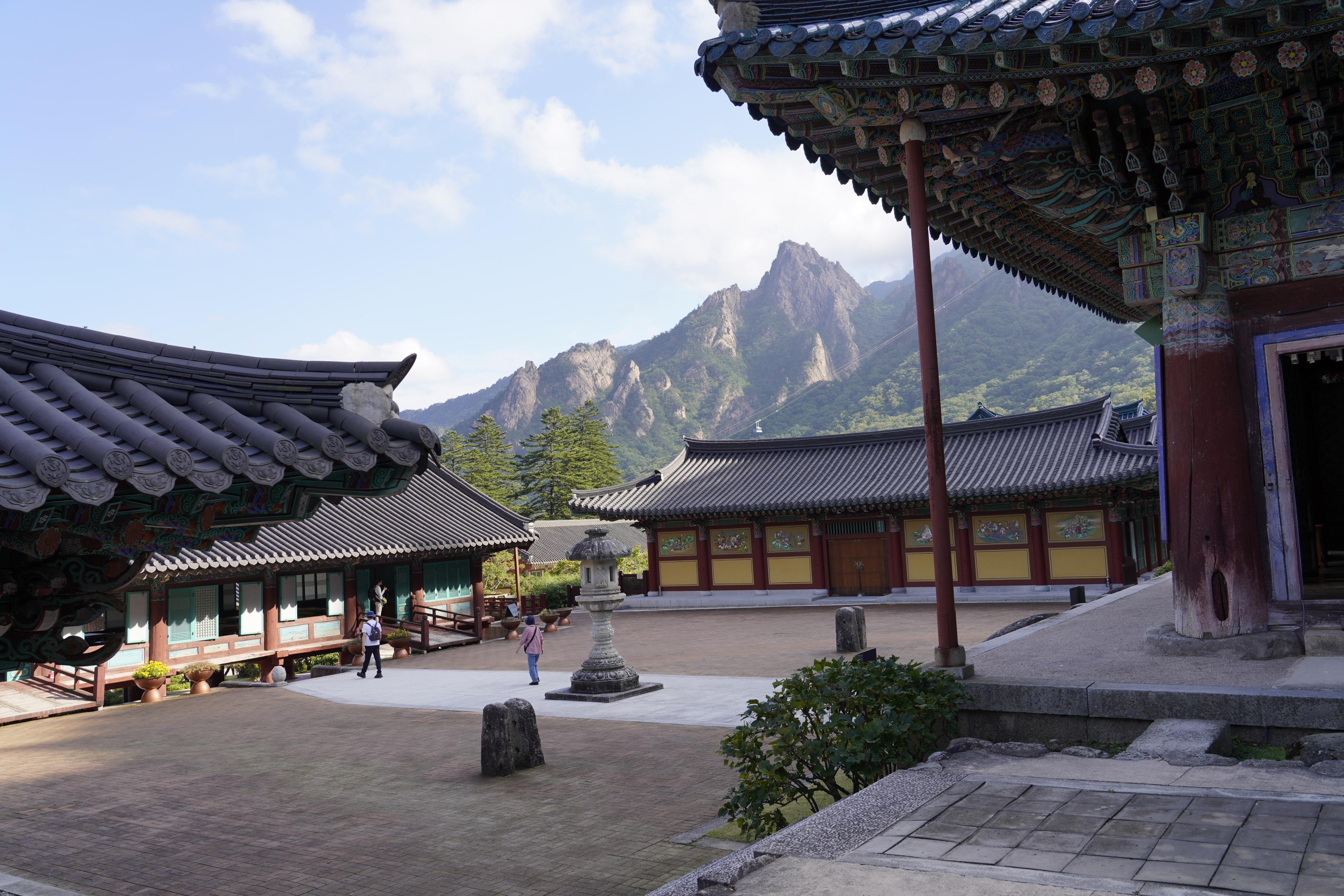 VIP Seoraksan Mountain Tour with Russian Guide