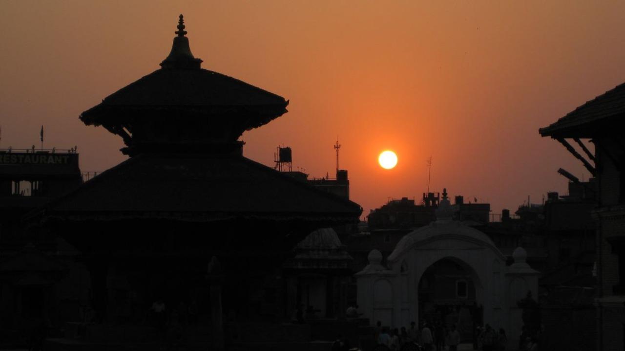 From Kathmandu: Bhaktapur Sunrise Photo Tour with Breakfast