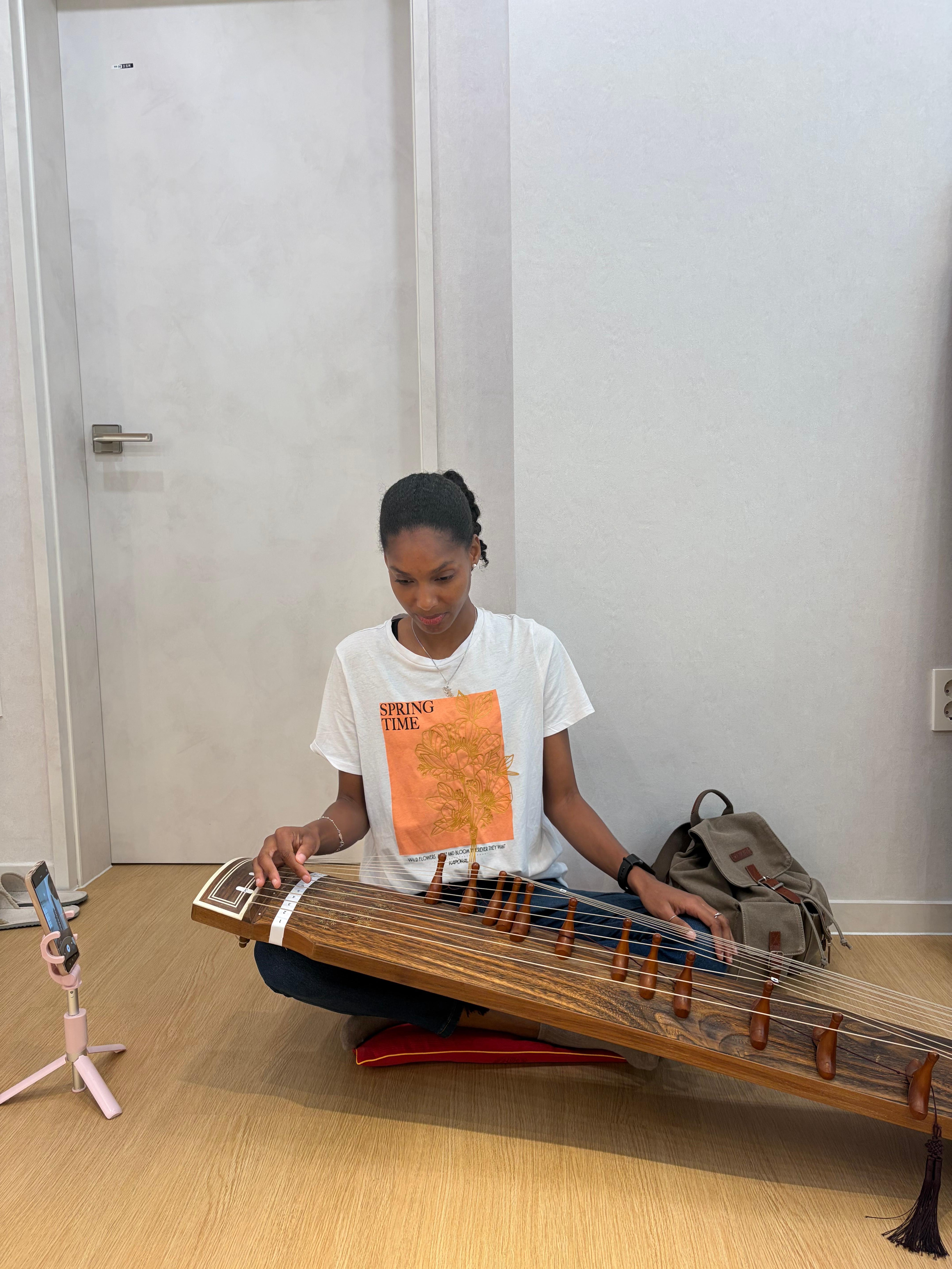 Korean Culture Experience - Quick Gayageum Class in Itaewon 3