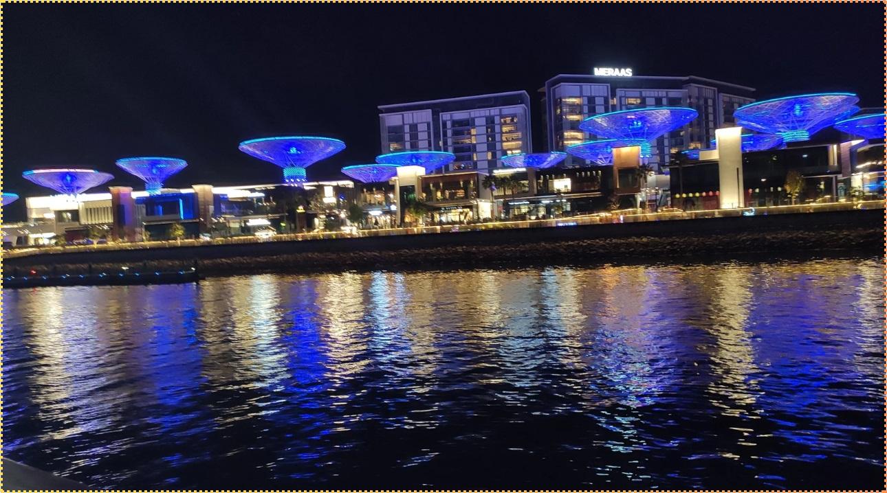Dubai: Marina Dhow Dinner Cruise with Live Entertainment 2
