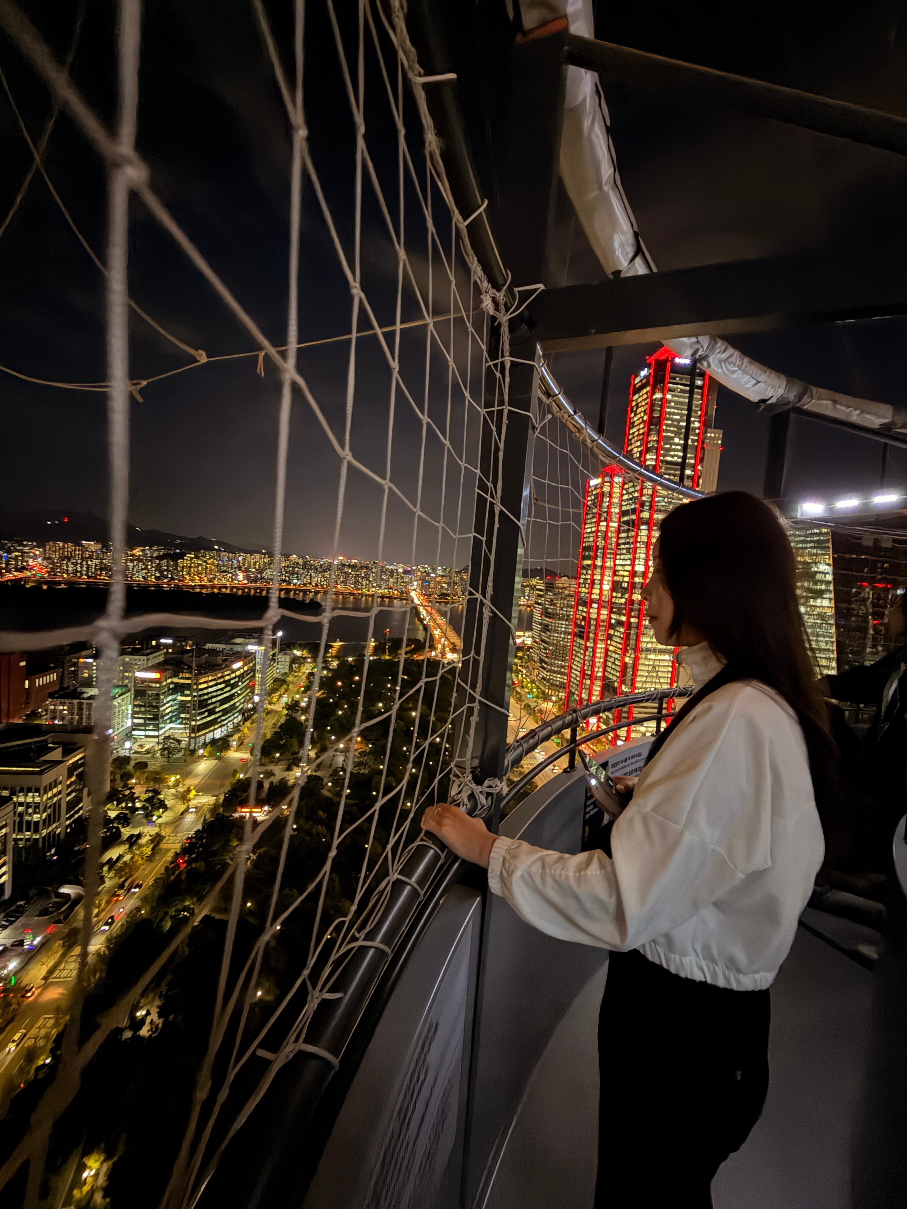 Seoul: SeoulDal Balloon Ride and Han River Night Picnic 3
