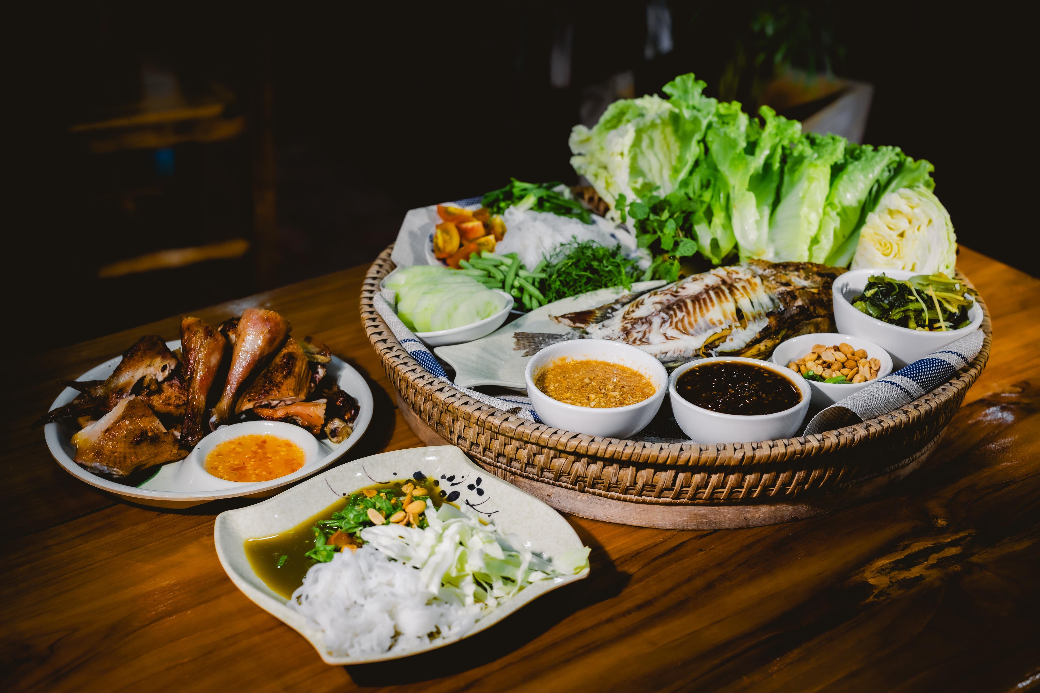 Luang Prabang: Essentials Food Tour with 15+ Tastings