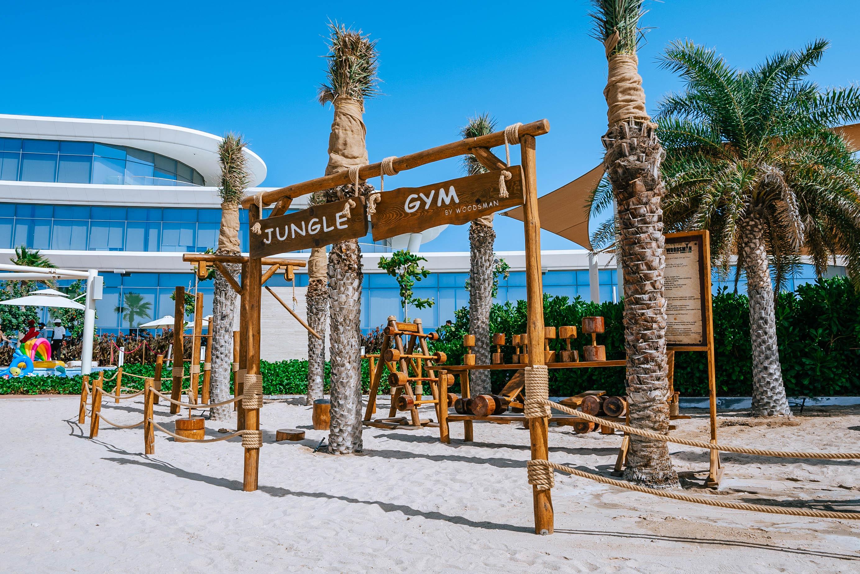 Doha: Beach Club Day Pass with Infinity Pool & 2 Drinks 3