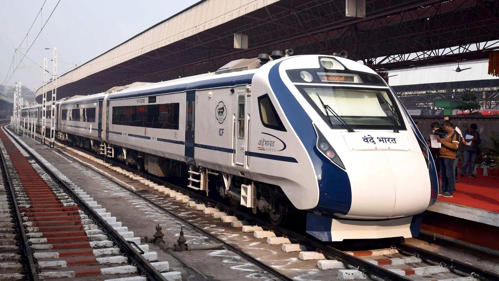 From Delhi: 2-Day Agra & Taj Mahal tour by supar-fast Train