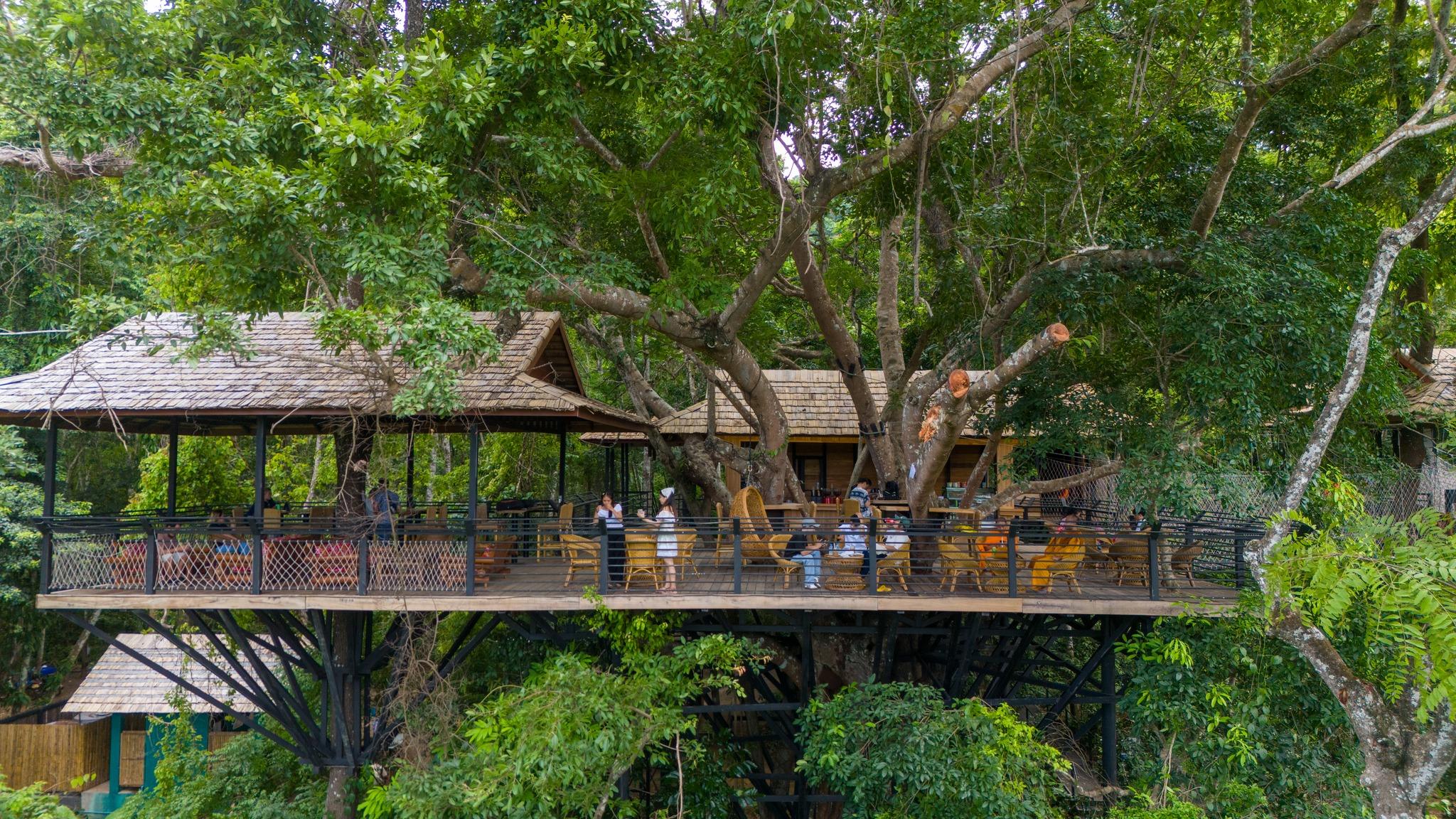 Kuang Si Waterfall: 5-Line Ziplining & Tree Top Cafe Tour 2