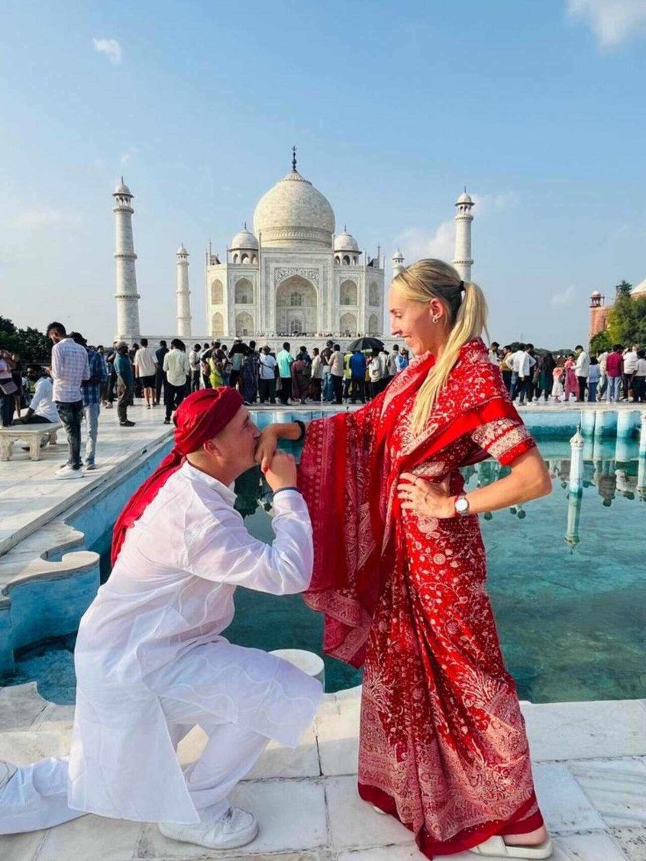 Agra: Taj Mahal Tour with Photoshoot + Saree + Henna Art