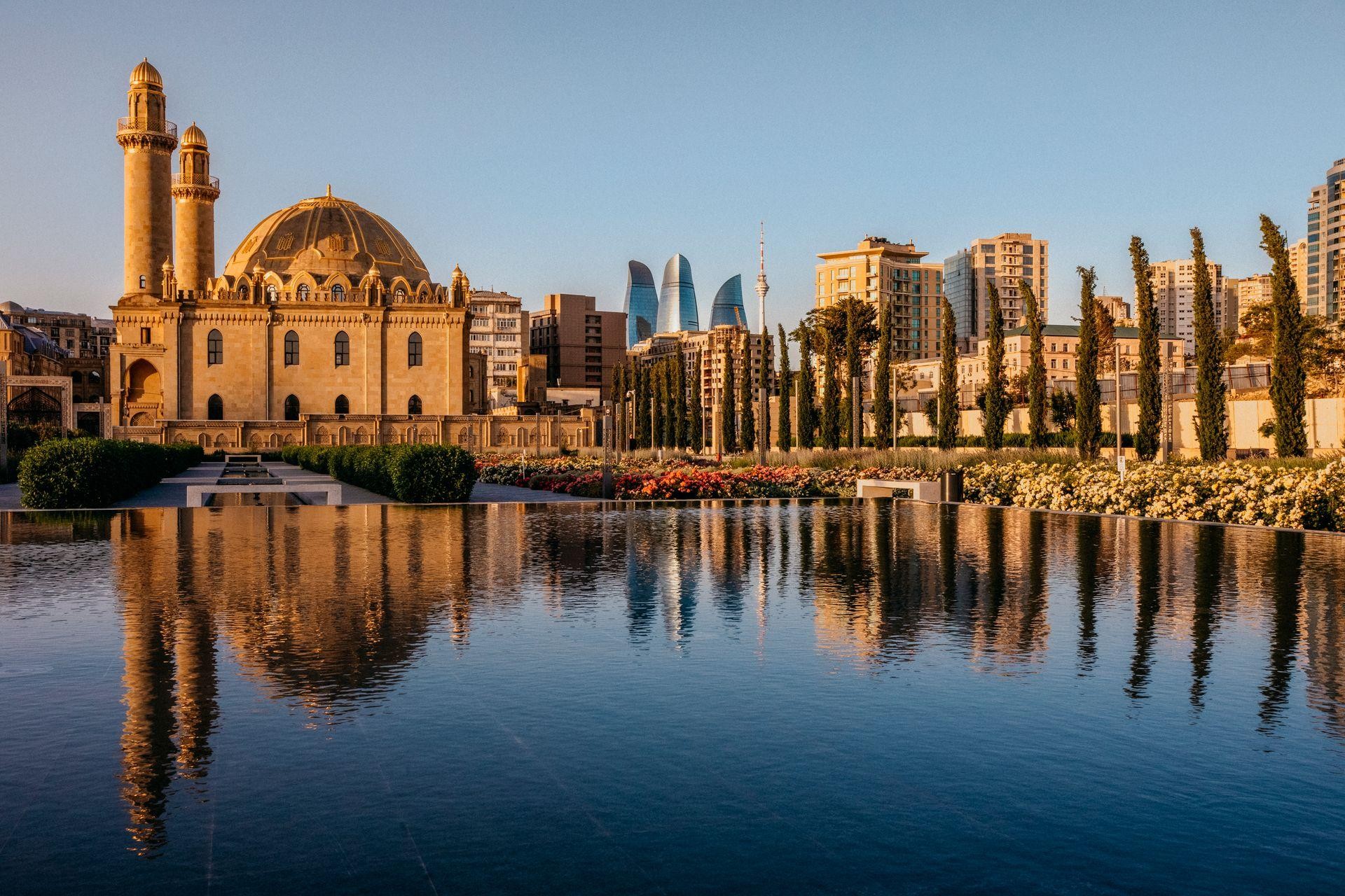 Baku: Guided City Highlights Tour with Photography Tips 3