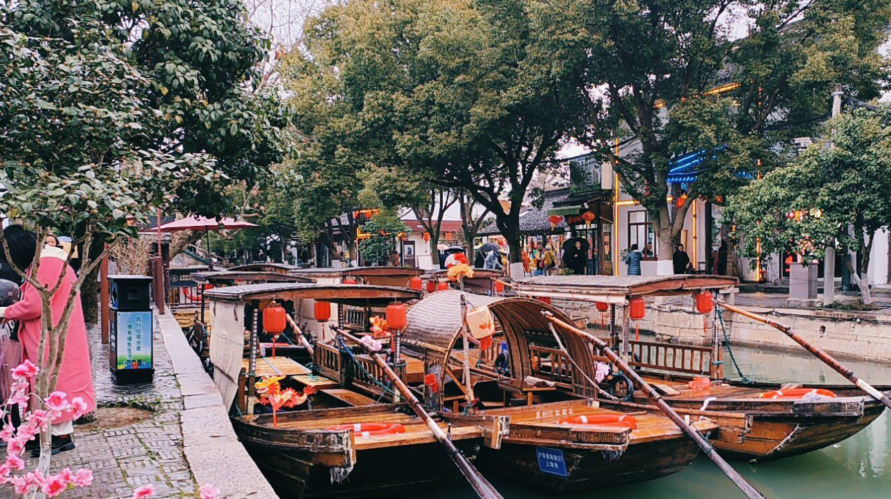 Shanghai Past vs. Future: Zhujiajiao Water Town, Robot Lab 3