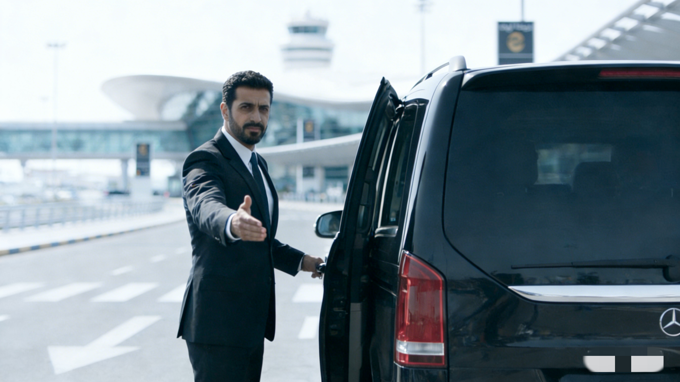 Medina: Private MED Airport Transfer to or from City Center 2