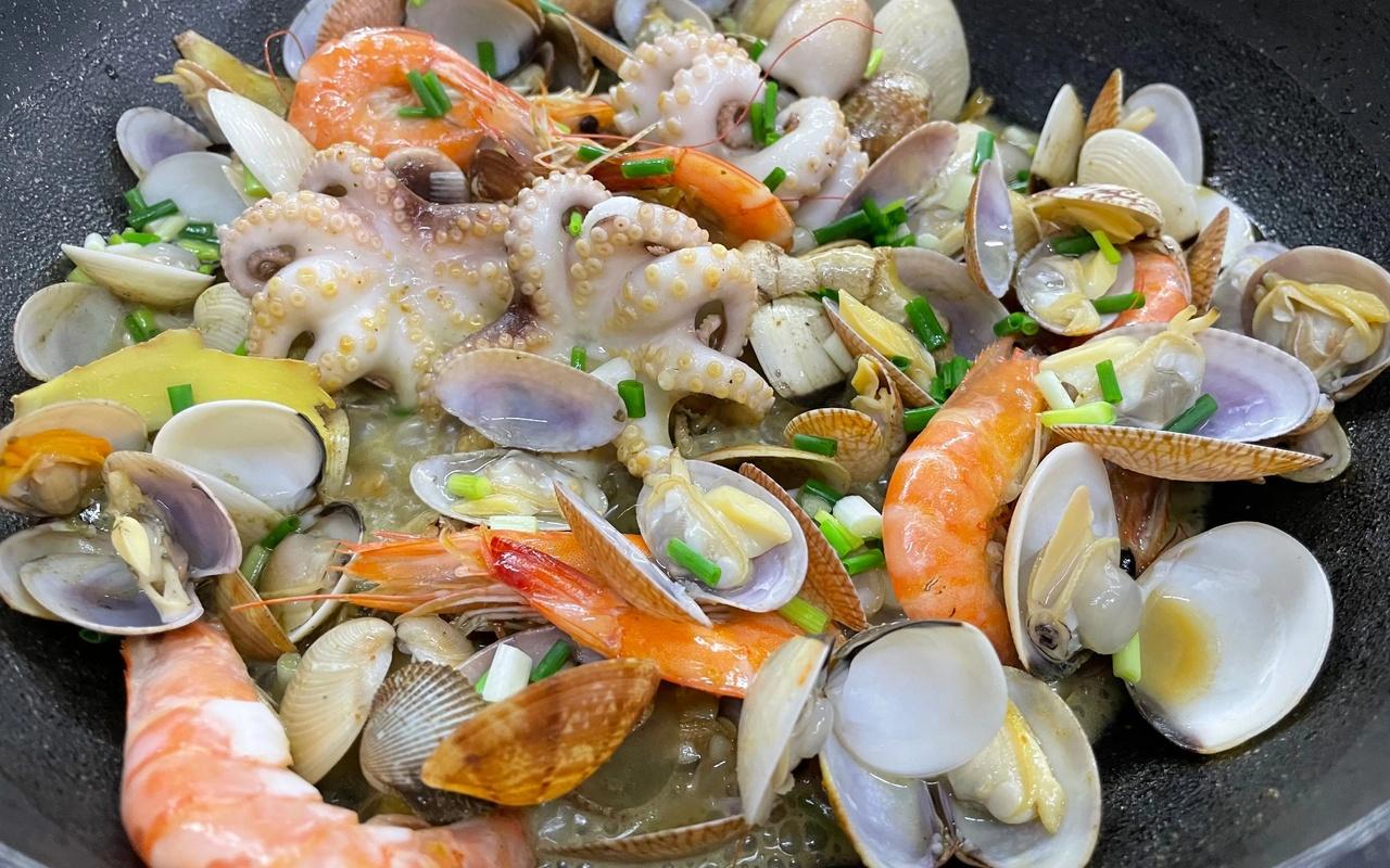 Zhuhai: City Highlights with Cruise & Seafood Lunch 3