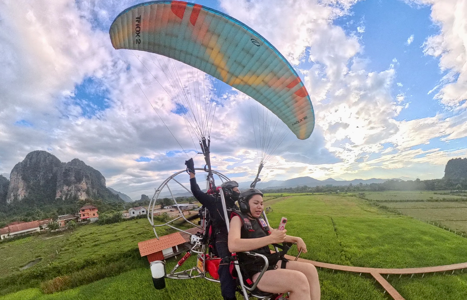 Vang Vieng: 2-Day Adventure with Hot Air Balloon & Paramotor 3