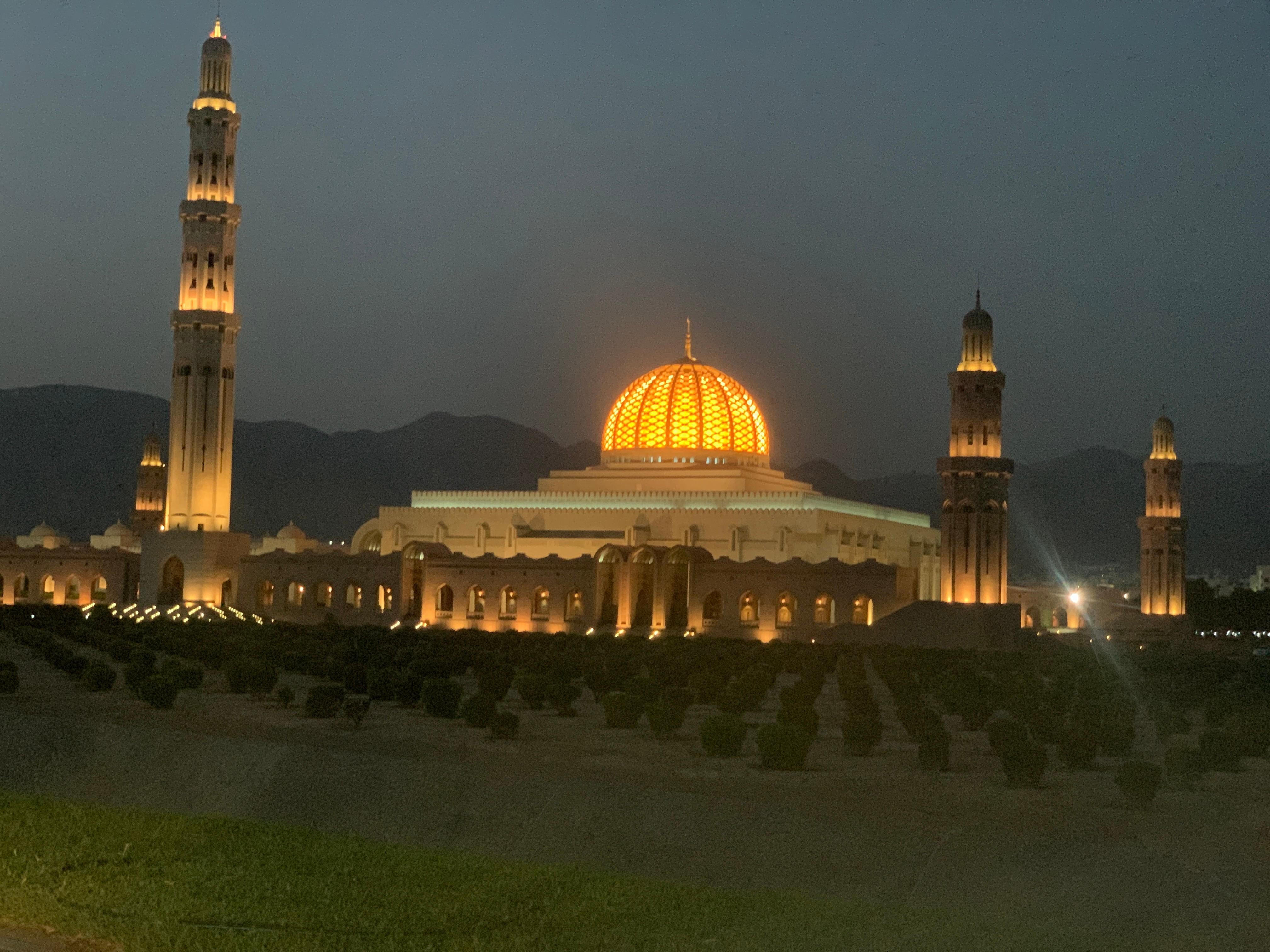 Muscat: Evening Group City Guided Tour with Free Dinner