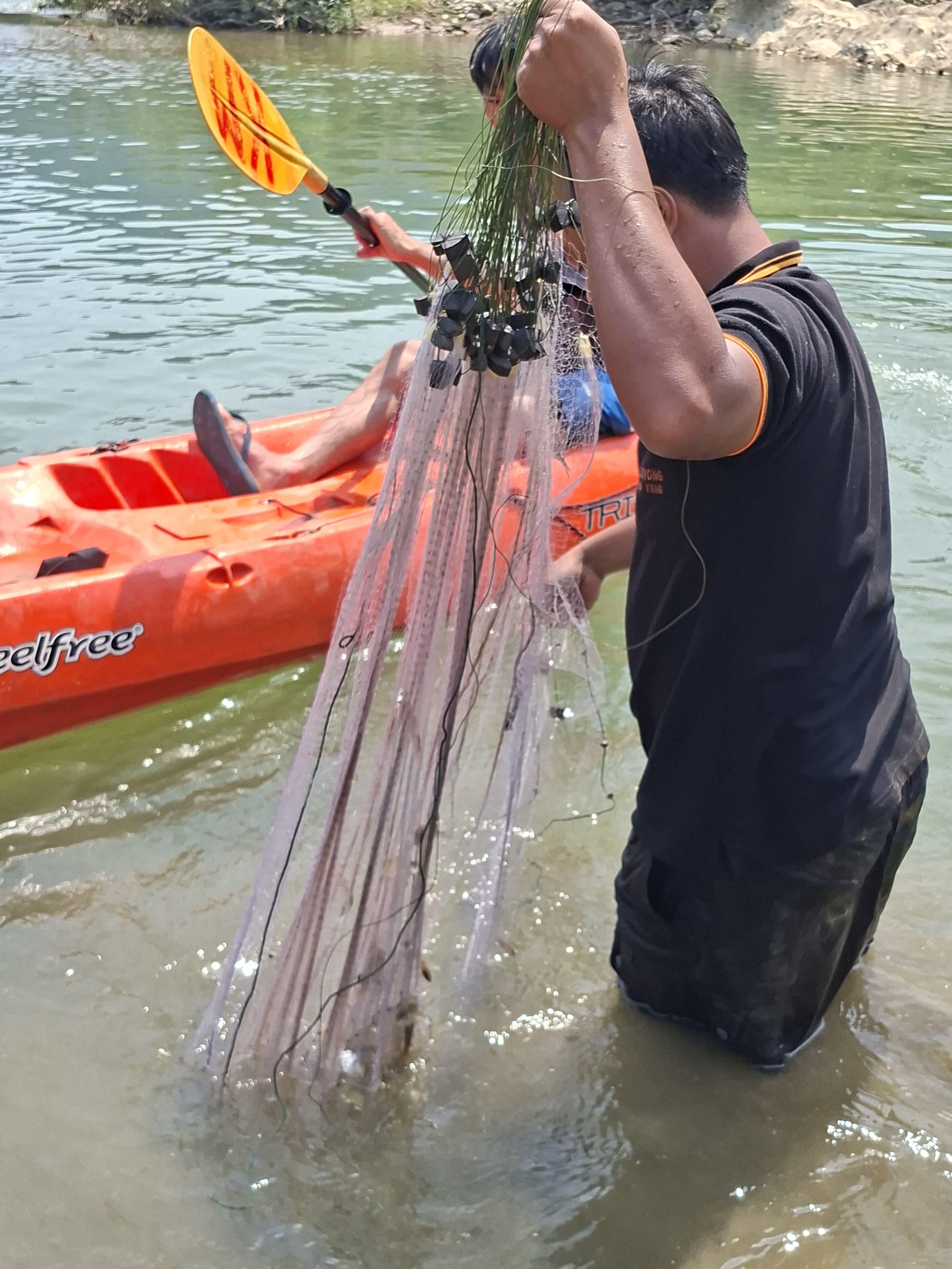 Vang Vieng: Local Fishing, Picnic & Kayaking Adventure 2