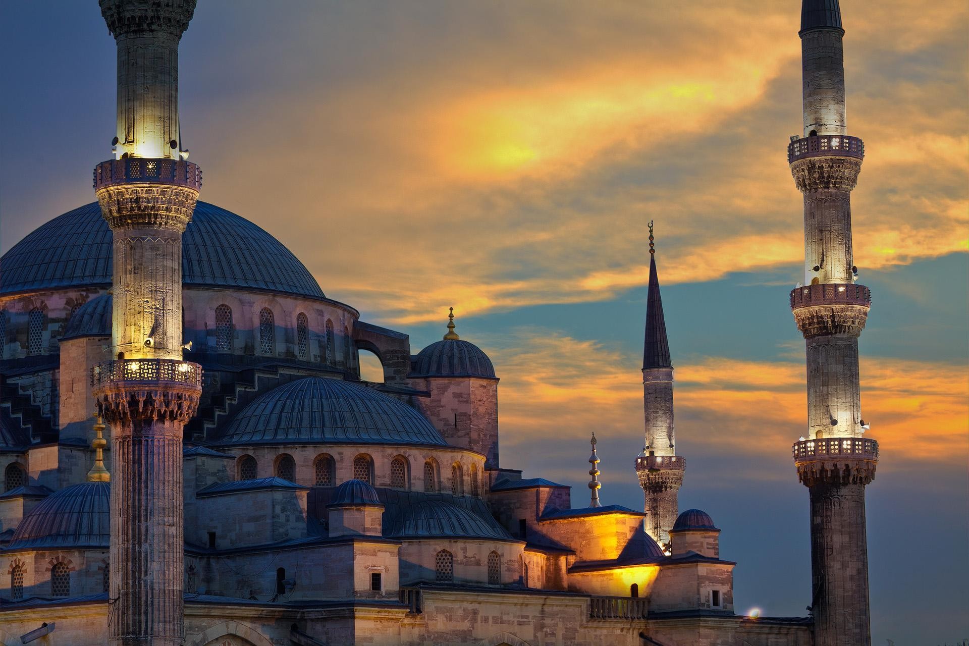 Istanbul: Tour of Hagia Sophia and Blue Mosque By Night 2