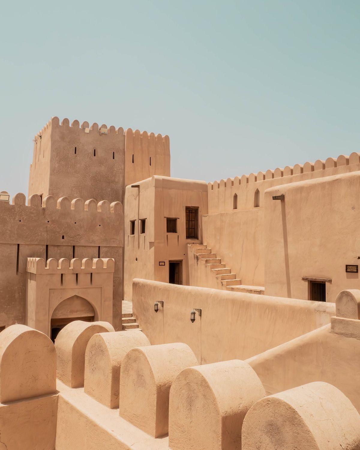 Muscat: Private Nizwa, Bahla & Jabrin Forts Full-Day Tour 2