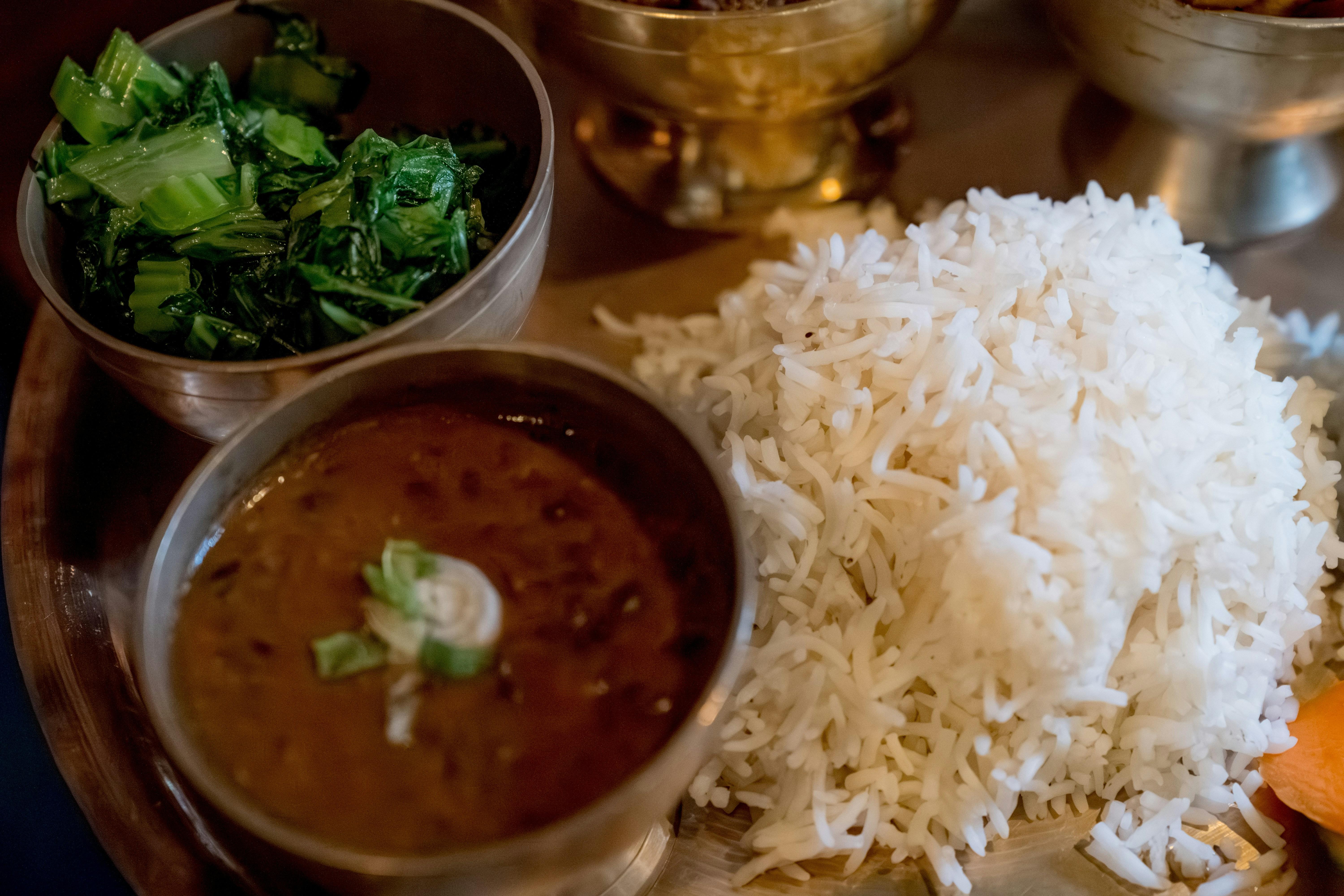 Kathmandu: Make Leaf Plates & Cook with a Local Family