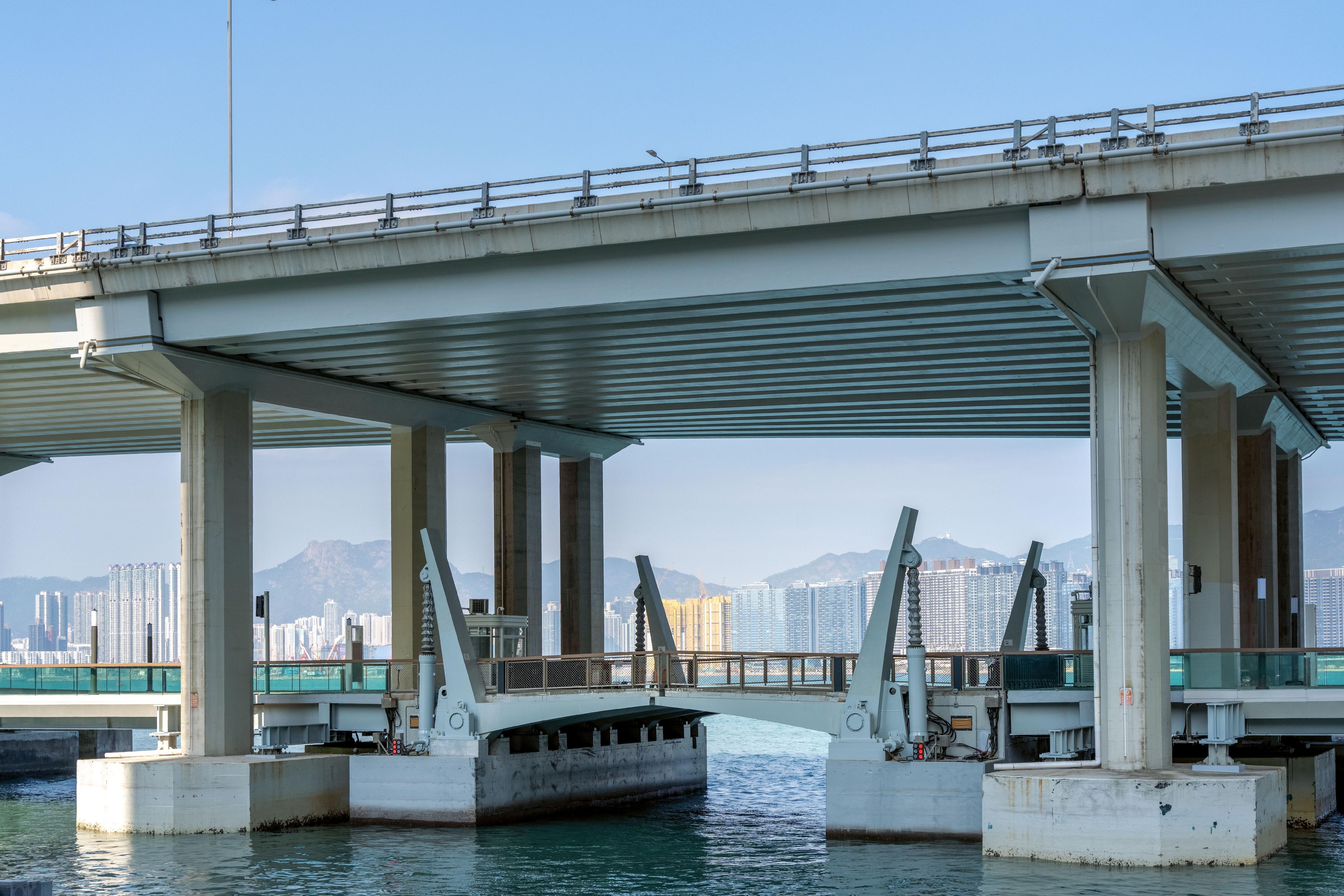 Hong Kong: City Tour with Promenades, Beach, and Market 2