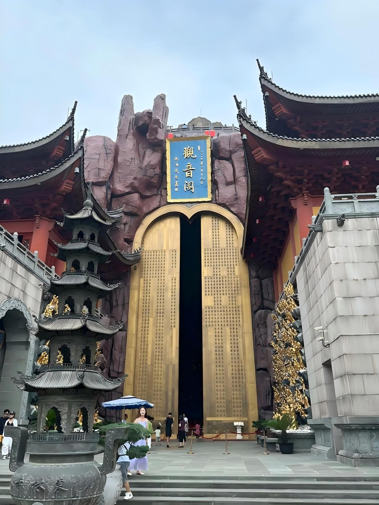Discover Shanghai’s gem: World-Record Temple & Water Town