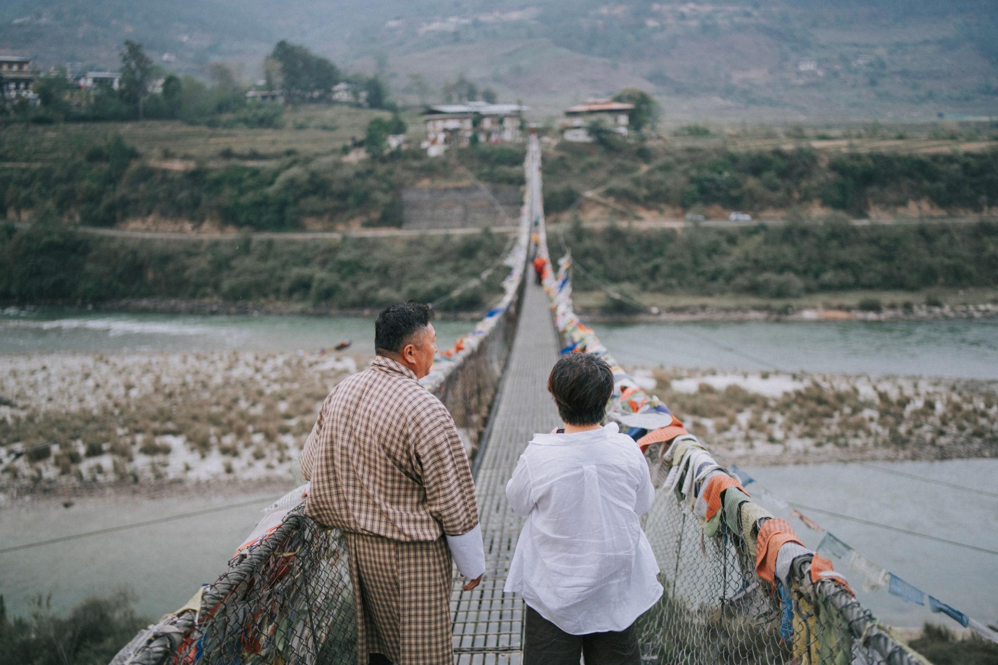 Paro: Guided Walking Tour with Market Visit & Snack