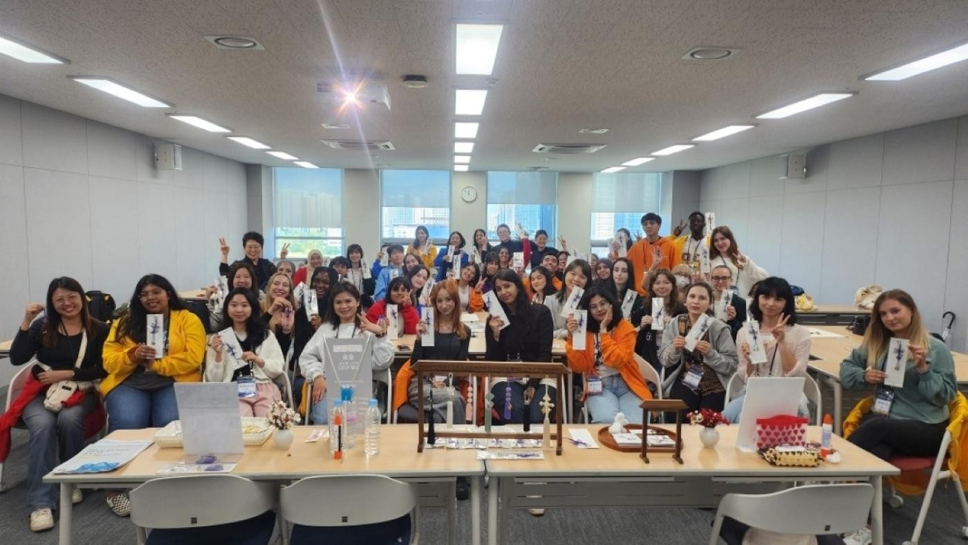 Seoul: Korean Knot Art Workshop with Souvenir 3